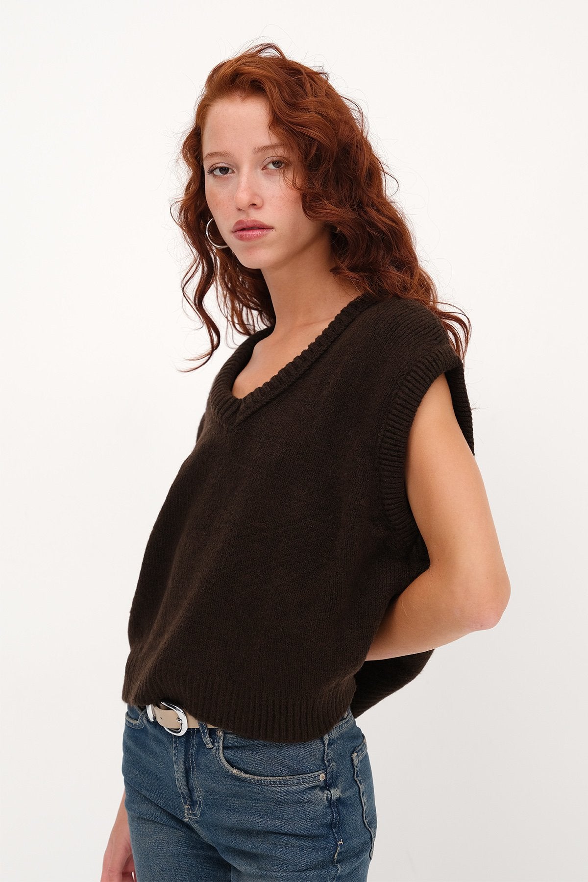 Bitter-Coffee_V-Neck-Knit-Vest-addax