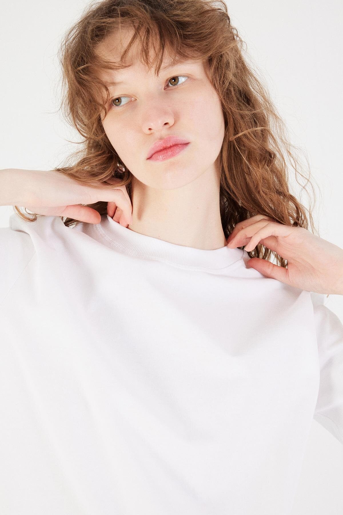 White_Round-Neck-Basic-T-shirt-addax