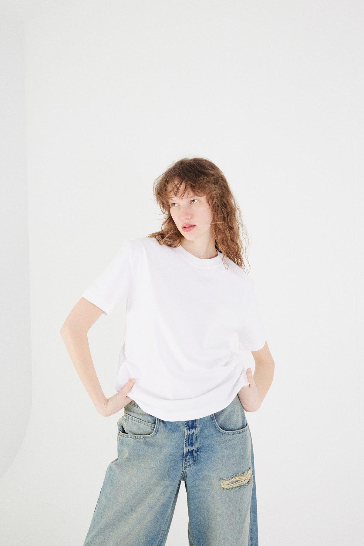 White_Round-Neck-Basic-T-shirt-addax