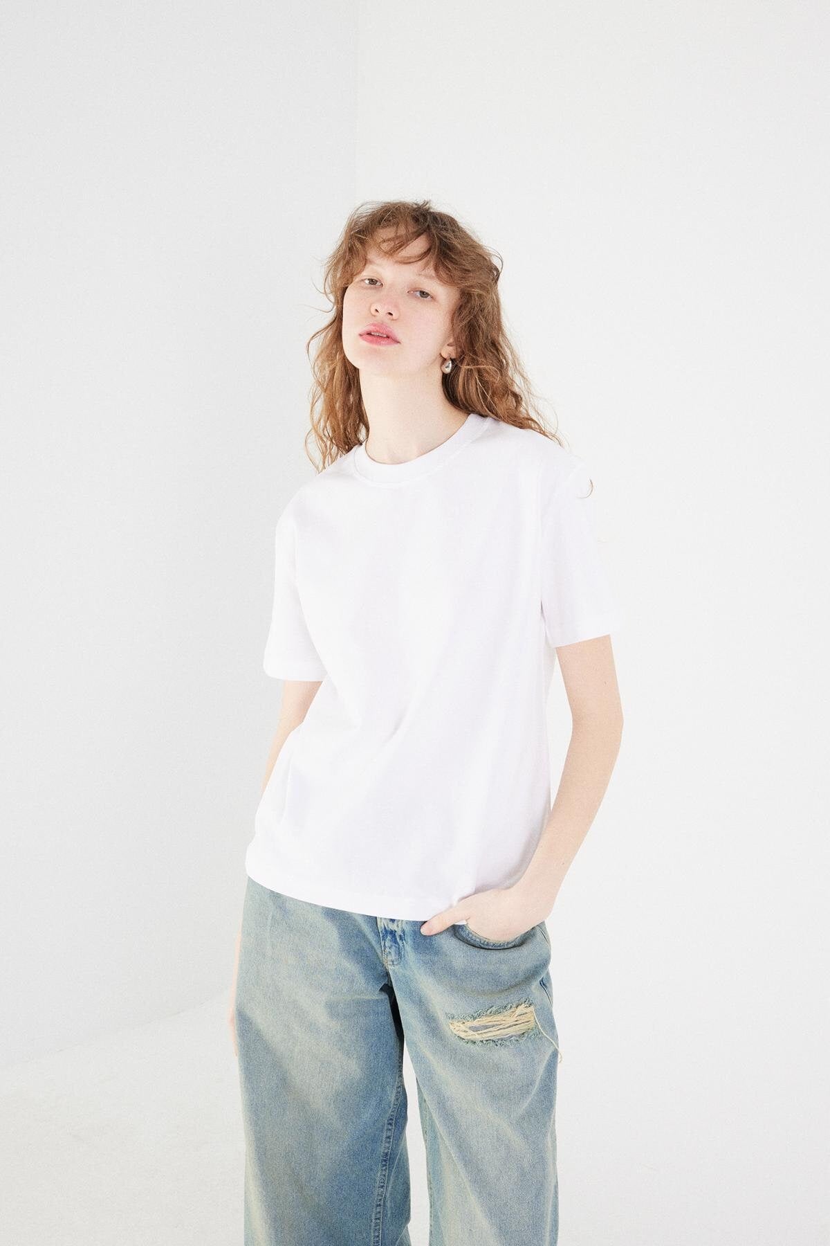White_Round-Neck-Basic-T-shirt-addax
