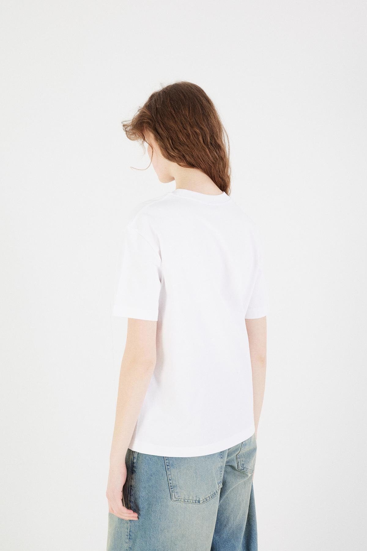 White_Round-Neck-Basic-T-shirt-addax