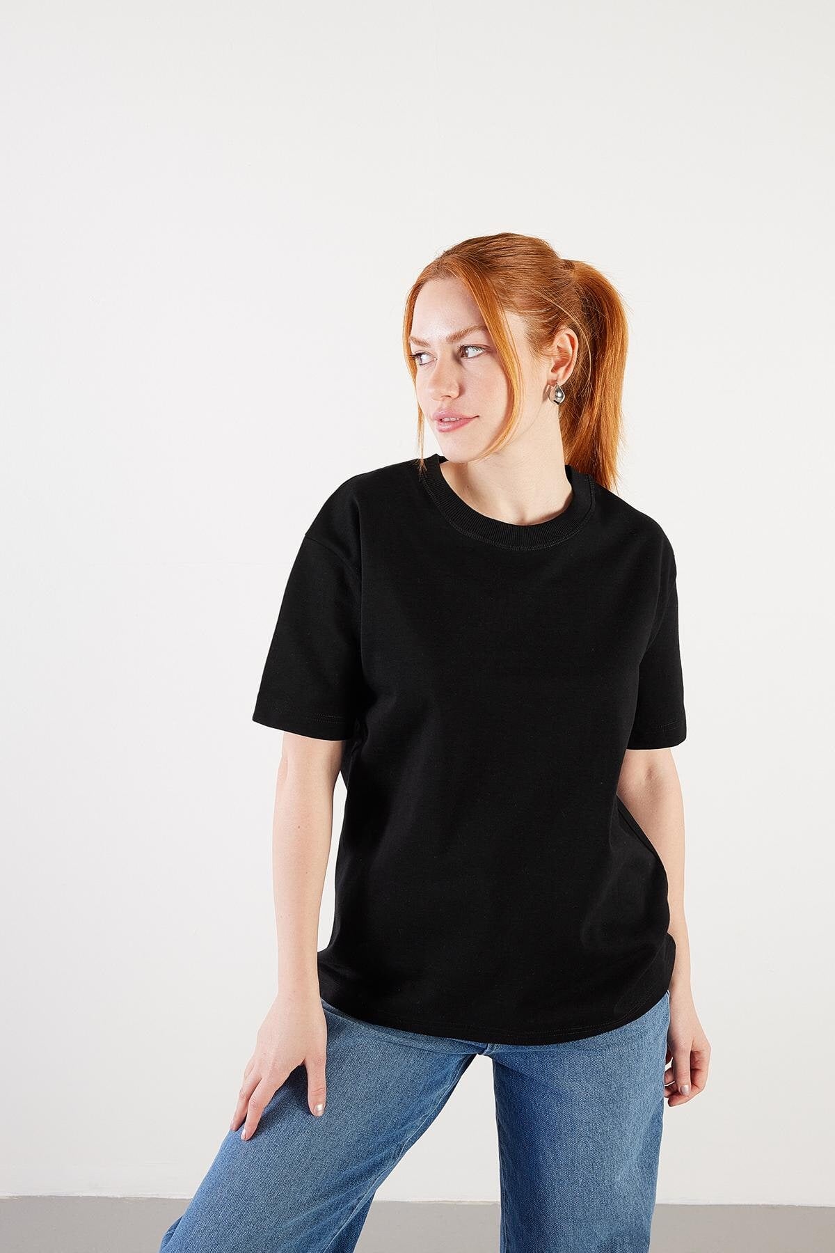 Black_Round-Neck-Basic-T-shirt-addax