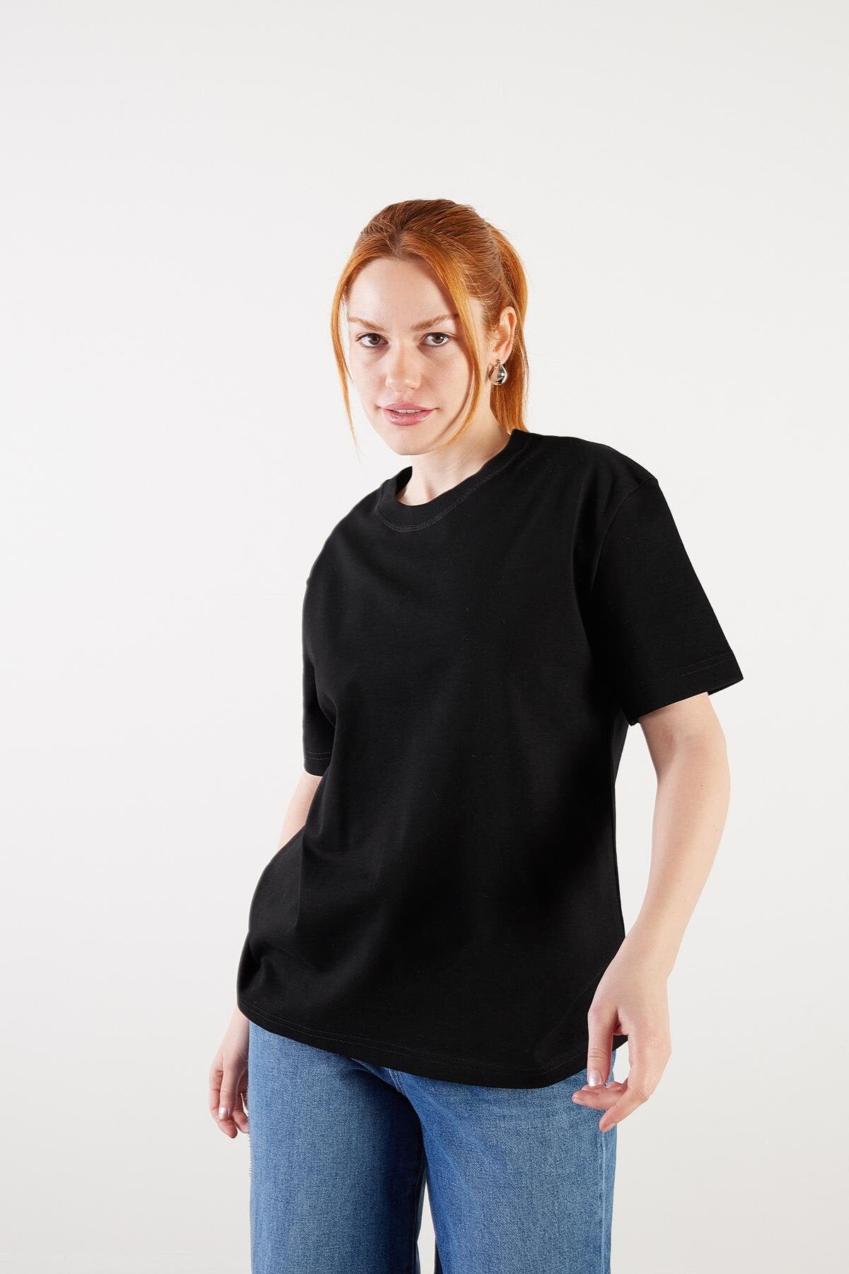 Black_Round-Neck-Basic-T-shirt-addax
