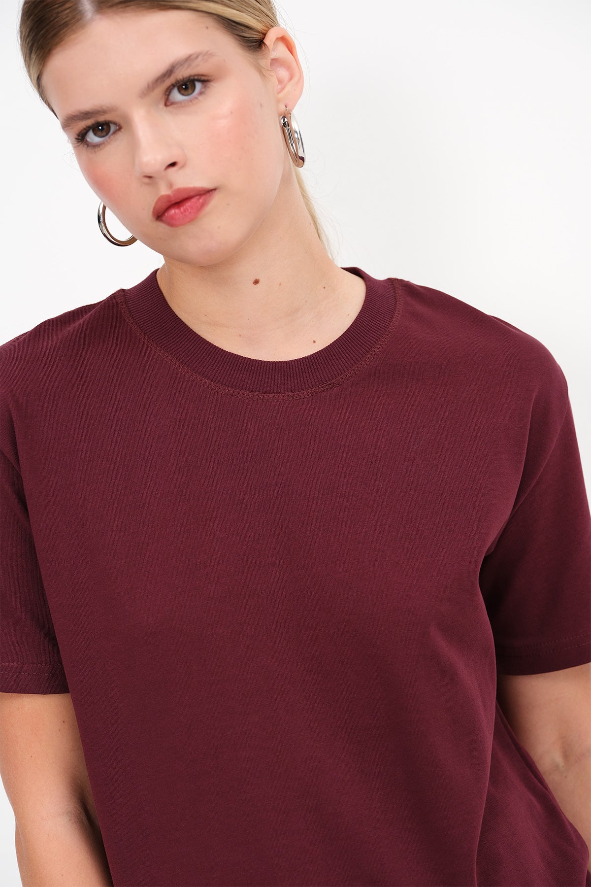 Burgundy_Round-Neck-Basic-T-shirt-addax