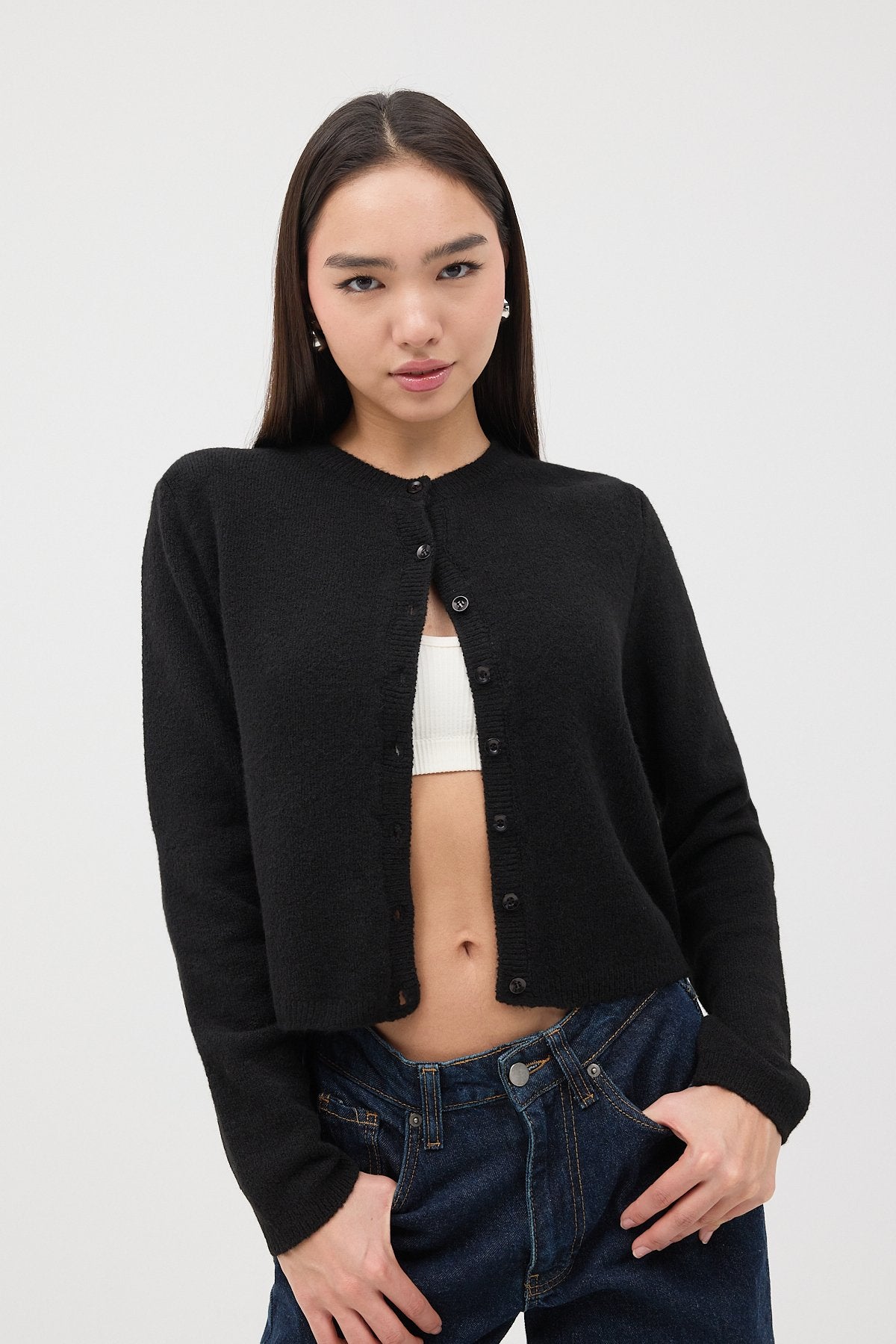 Black_Crew-Neck-Buttoned-Knitwear-Cardigan-addax
