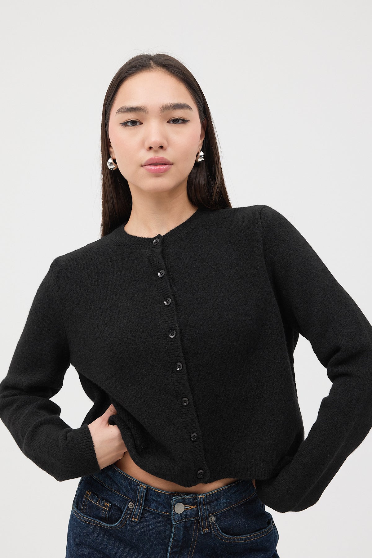 Black_Crew-Neck-Buttoned-Knitwear-Cardigan-addax
