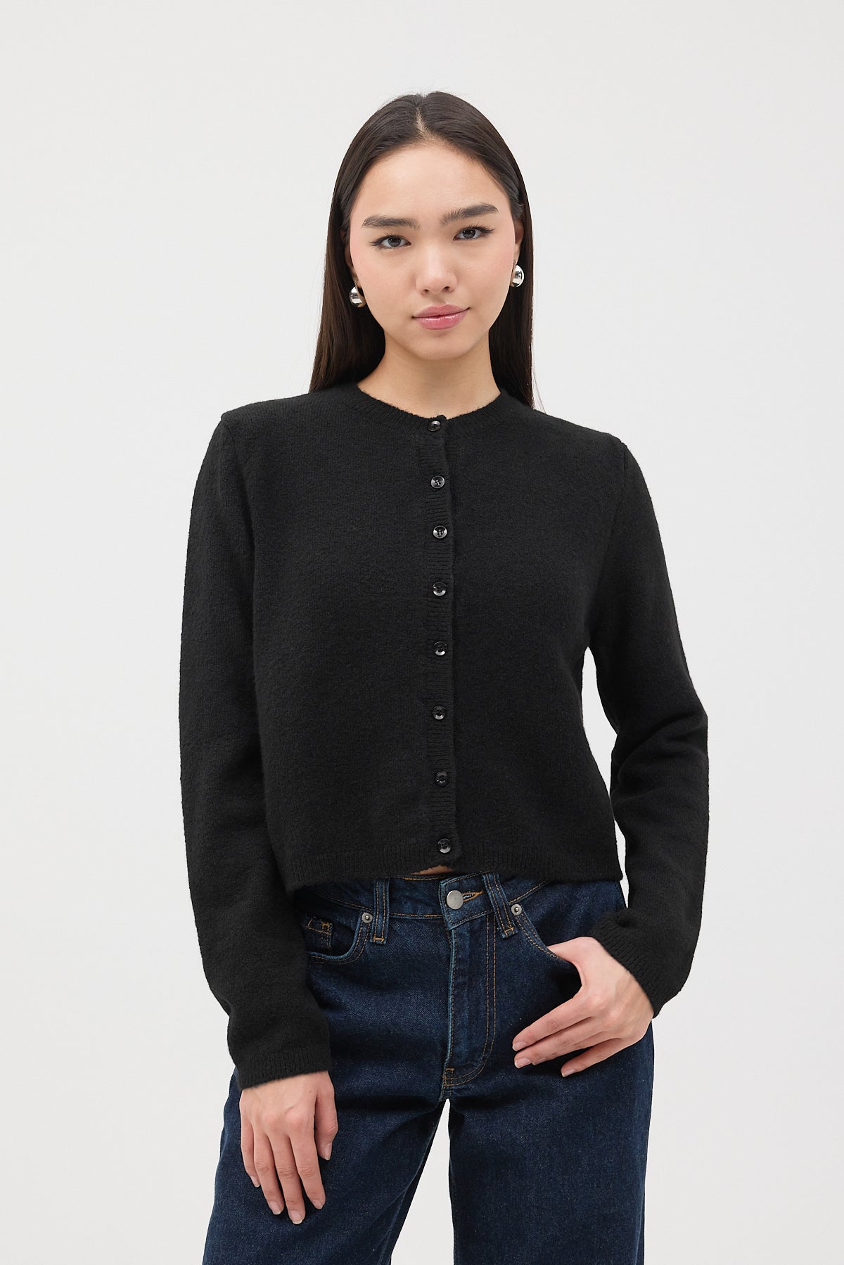 Black_Crew-Neck-Buttoned-Knitwear-Cardigan-addax