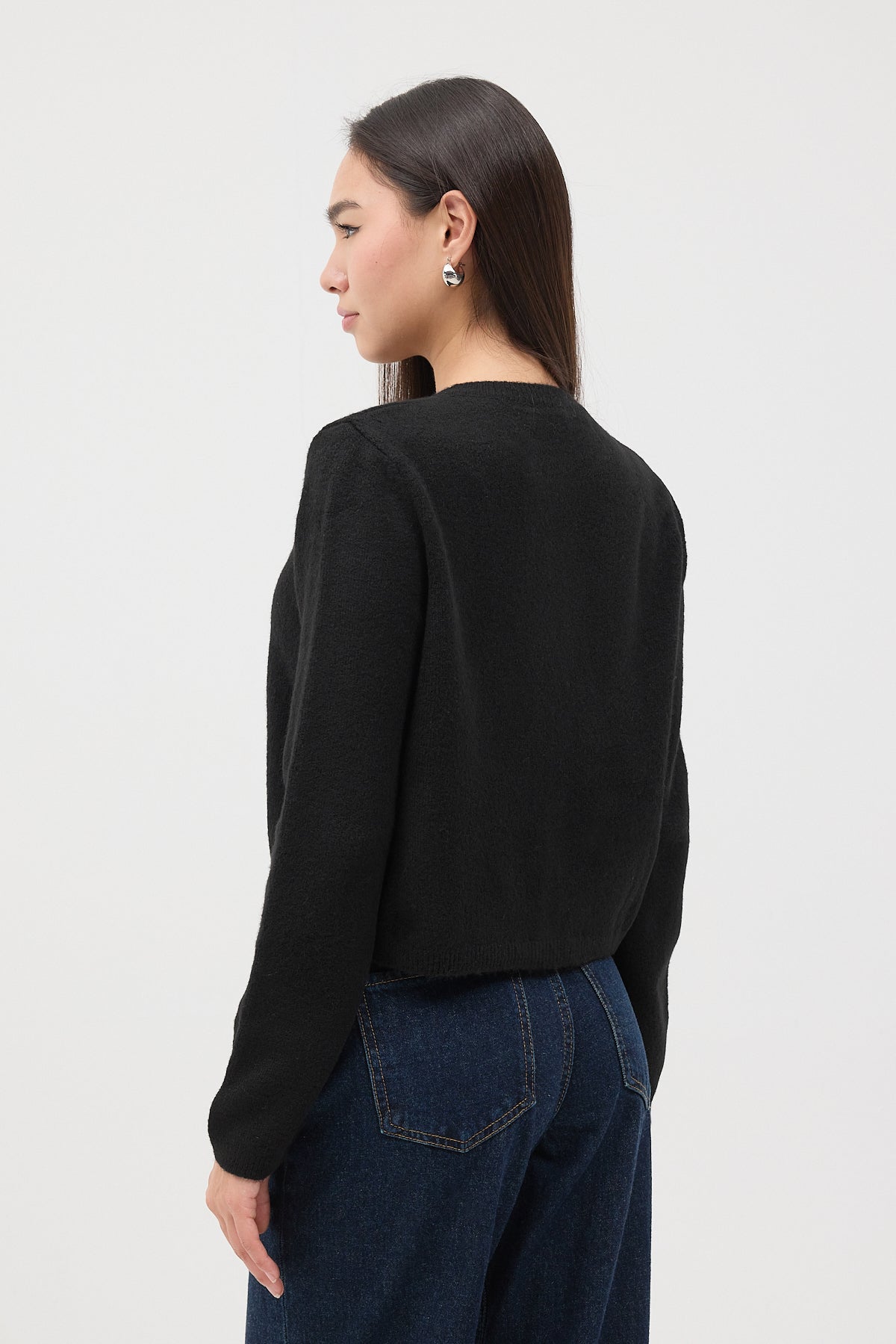 Black_Crew-Neck-Buttoned-Knitwear-Cardigan-addax