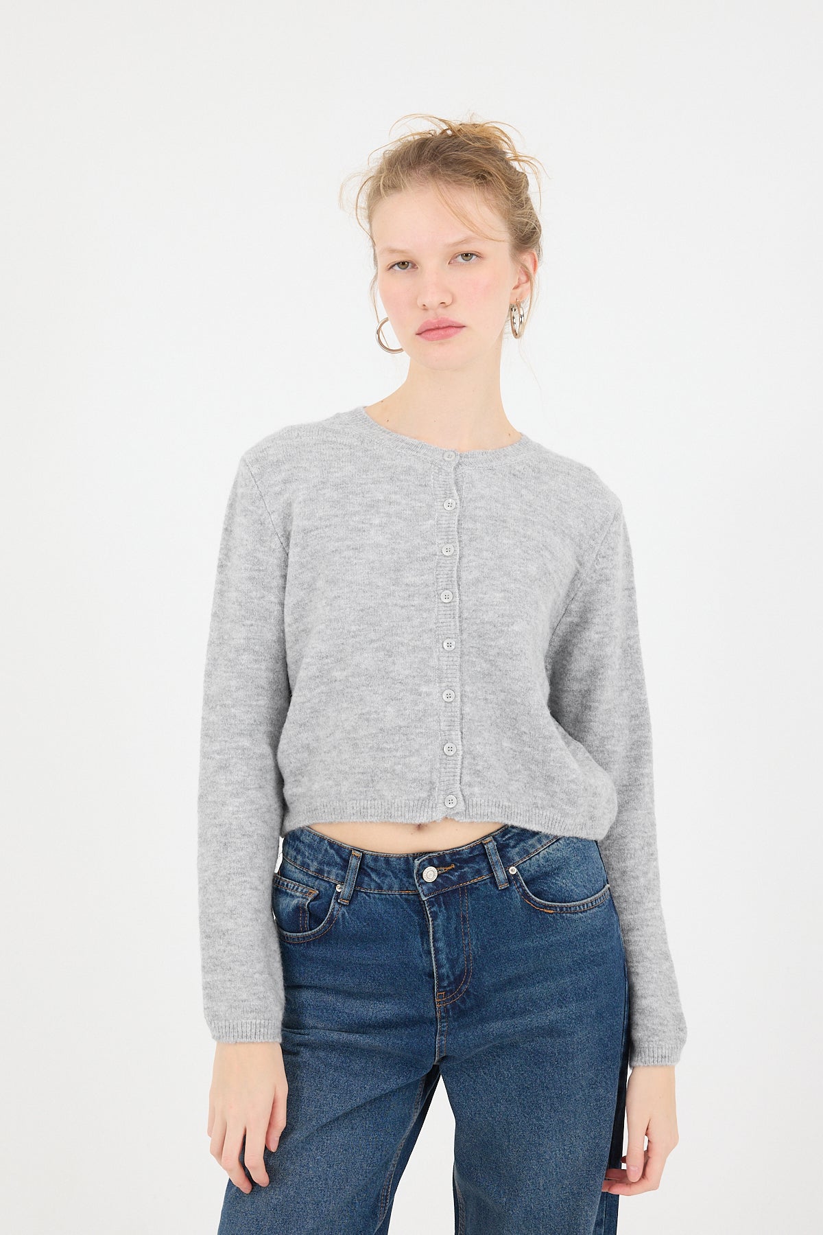 Grey_Crew-Neck-Buttoned-Knitwear-Cardigan-addax