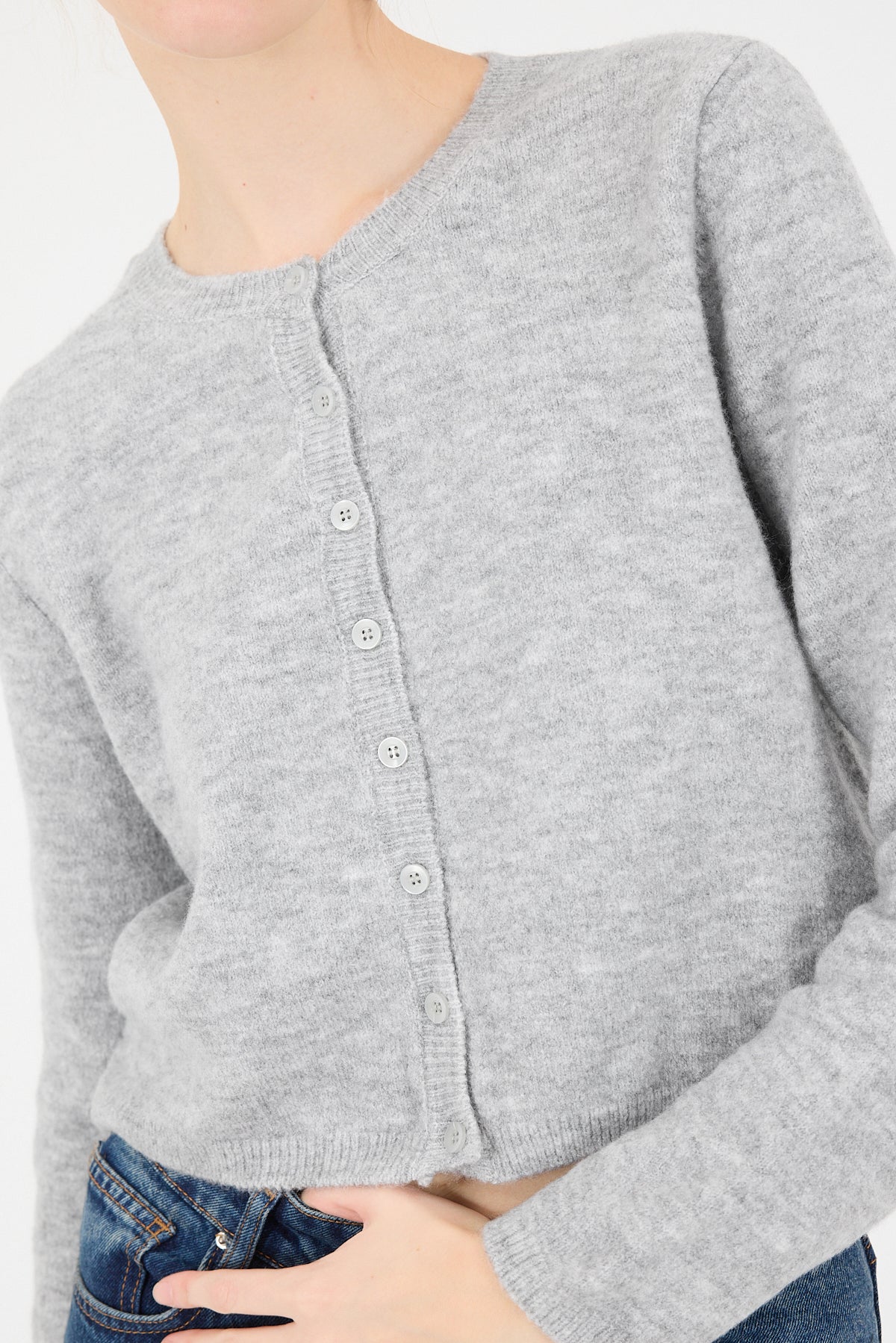 Grey_Crew-Neck-Buttoned-Knitwear-Cardigan-addax