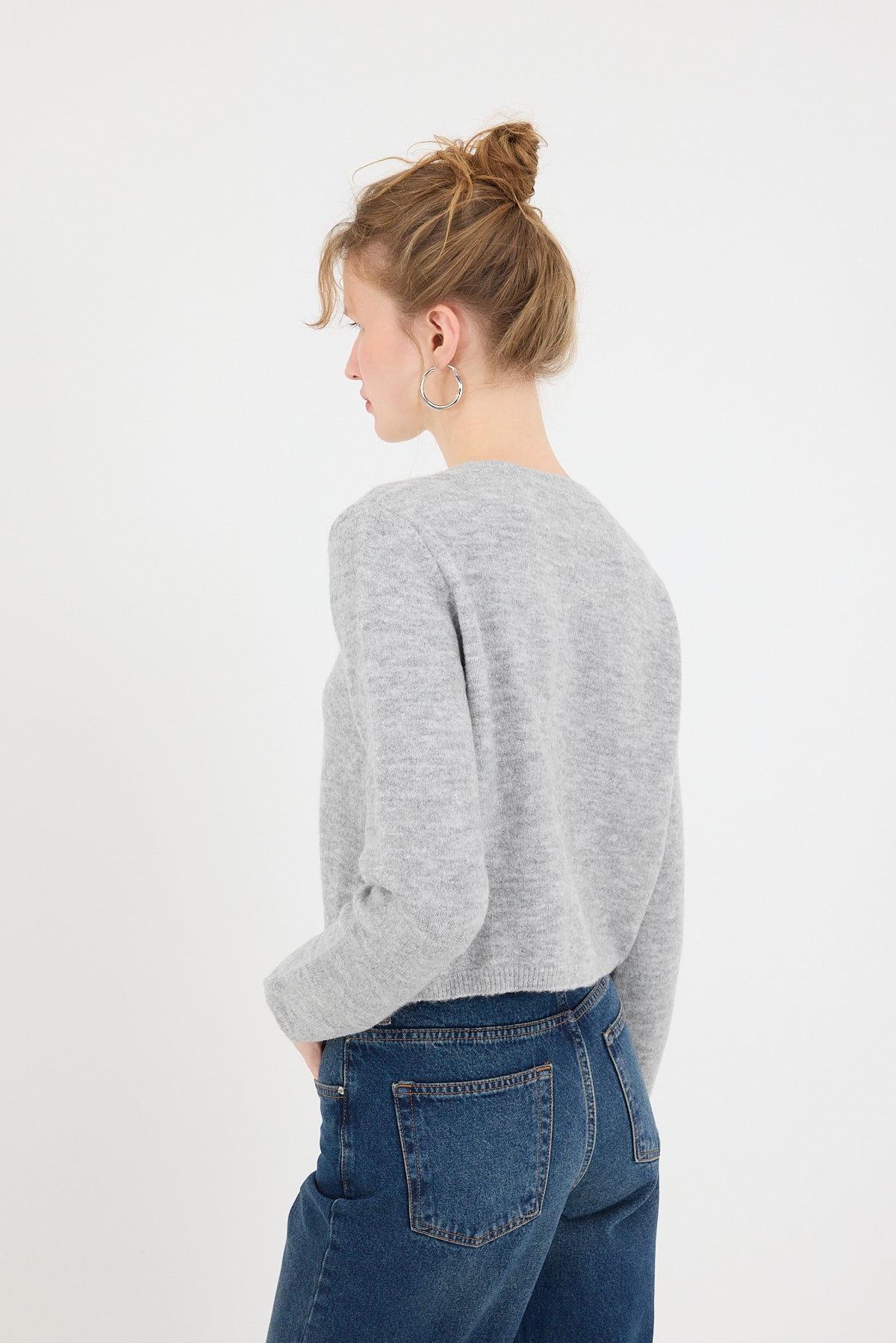 Grey_Crew-Neck-Buttoned-Knitwear-Cardigan-addax