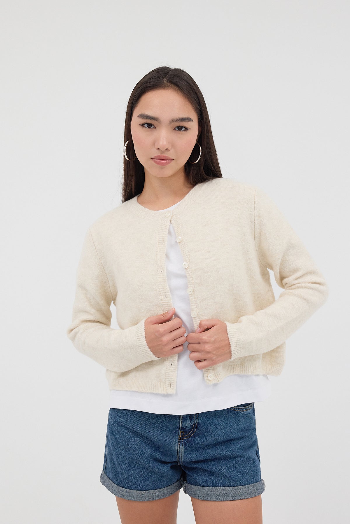 Beige_Crew-Neck-Buttoned-Knitwear-Cardigan-addax