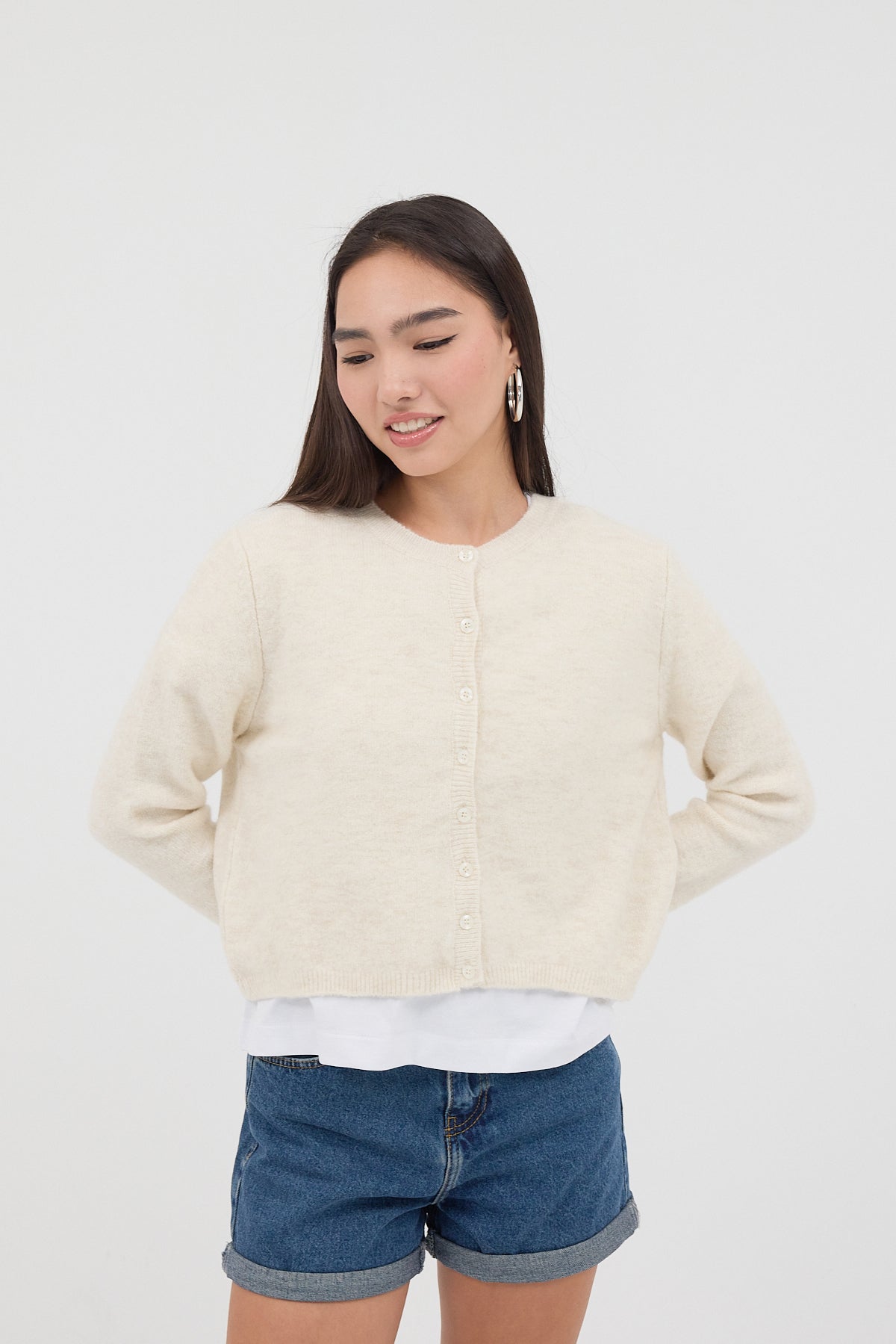 Beige_Crew-Neck-Buttoned-Knitwear-Cardigan-addax