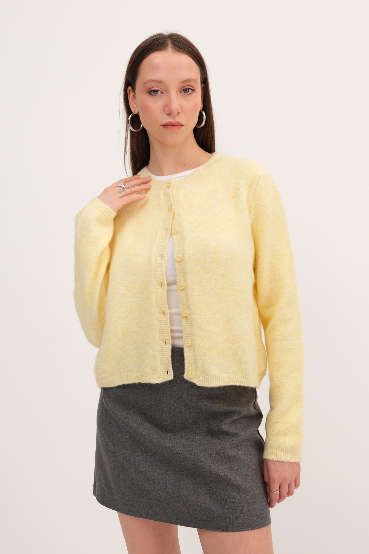 Light-Yellow_Crew-Neck-Buttoned-Knitwear-Cardigan-addax