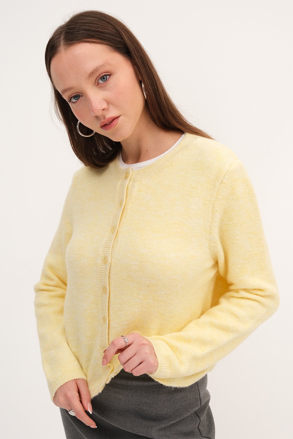 Light-Yellow_Crew-Neck-Buttoned-Knitwear-Cardigan-addax