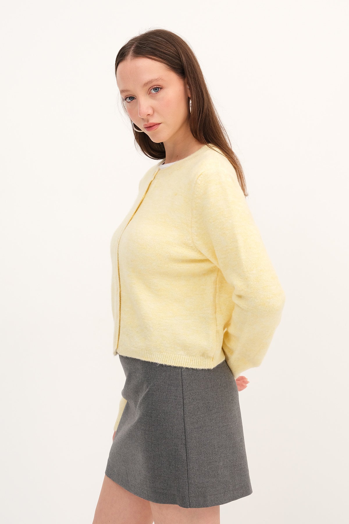 Light-Yellow_Crew-Neck-Buttoned-Knitwear-Cardigan-addax