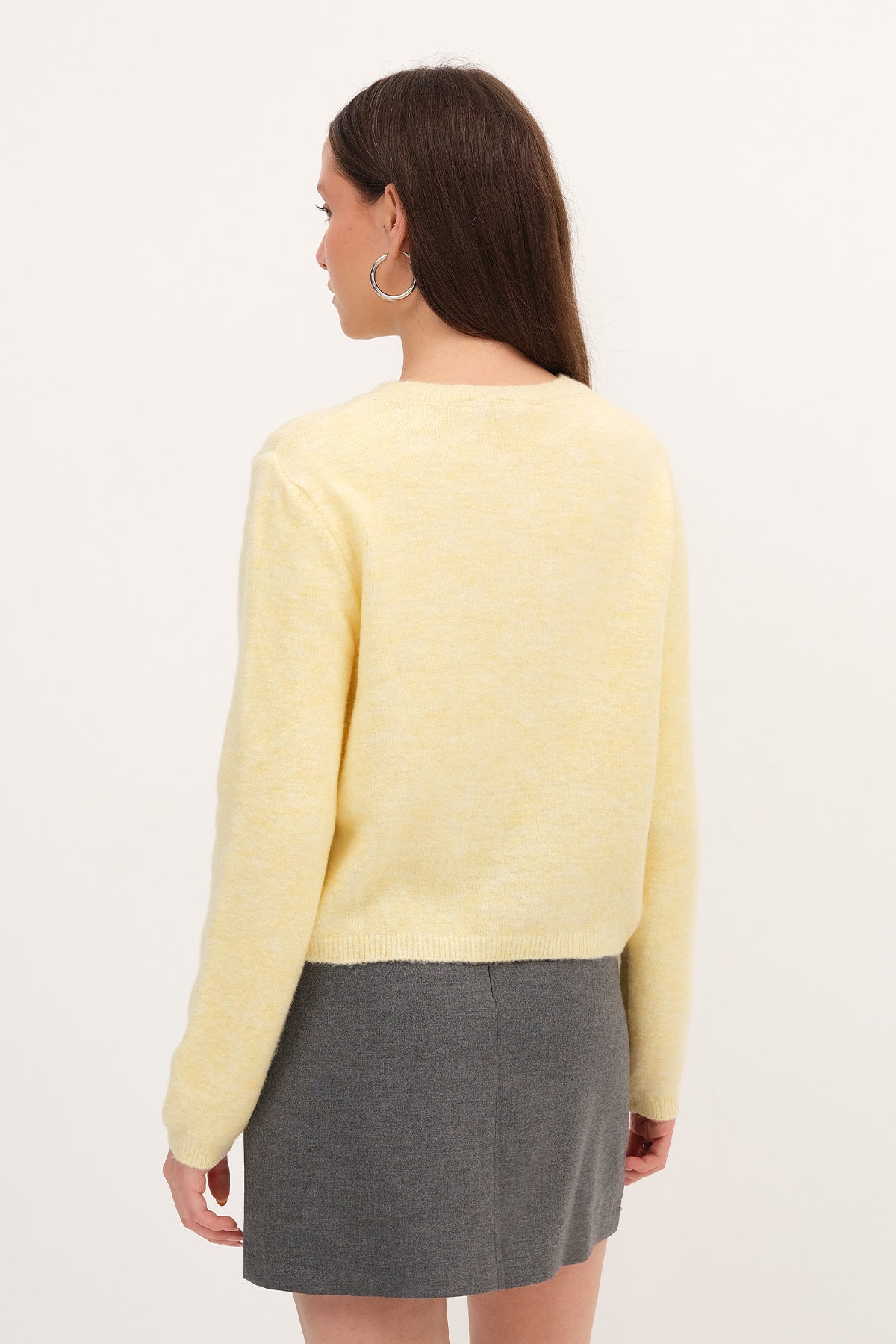 Light-Yellow_Crew-Neck-Buttoned-Knitwear-Cardigan-addax
