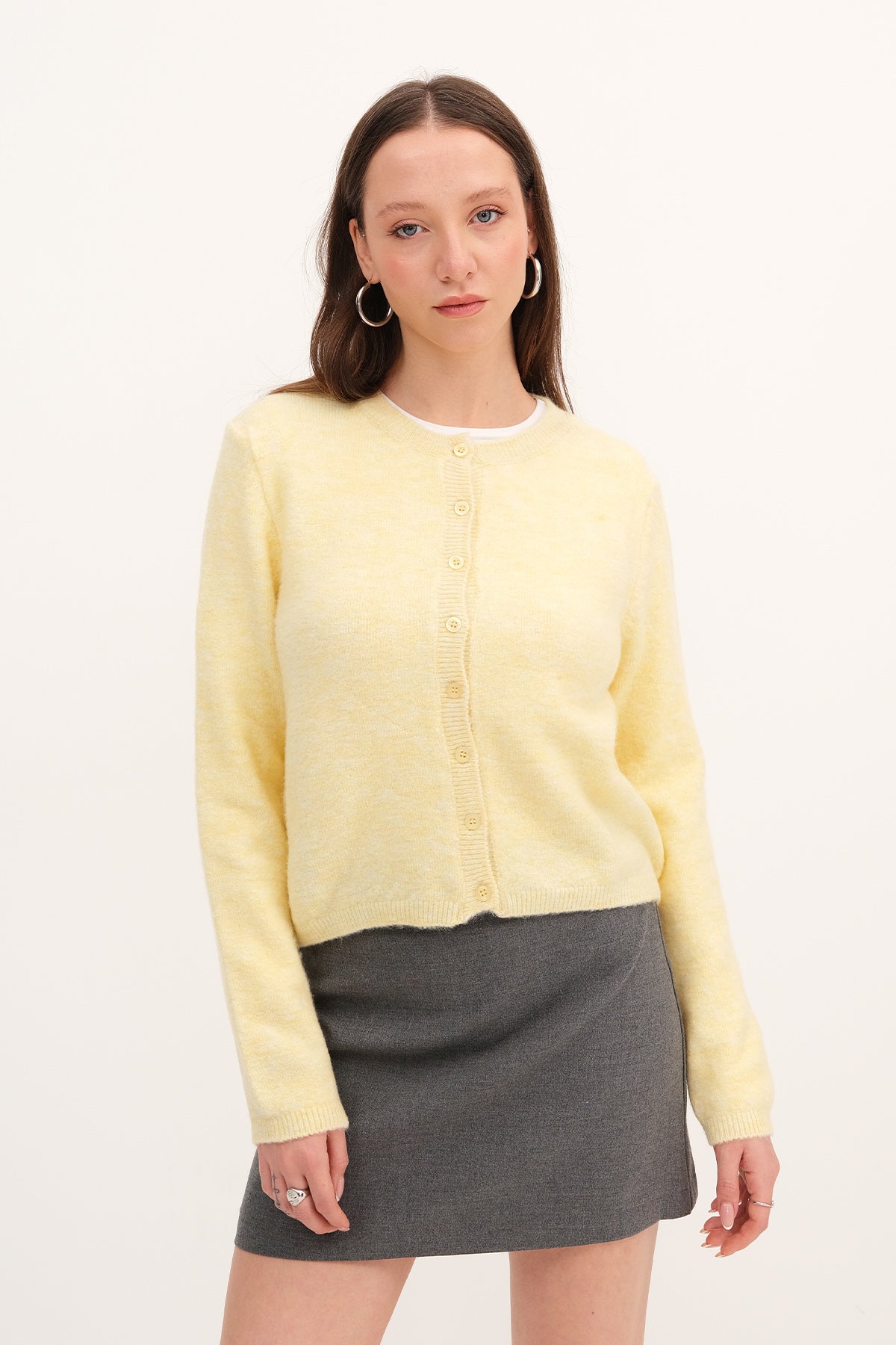 Light-Yellow_Crew-Neck-Buttoned-Knitwear-Cardigan-addax