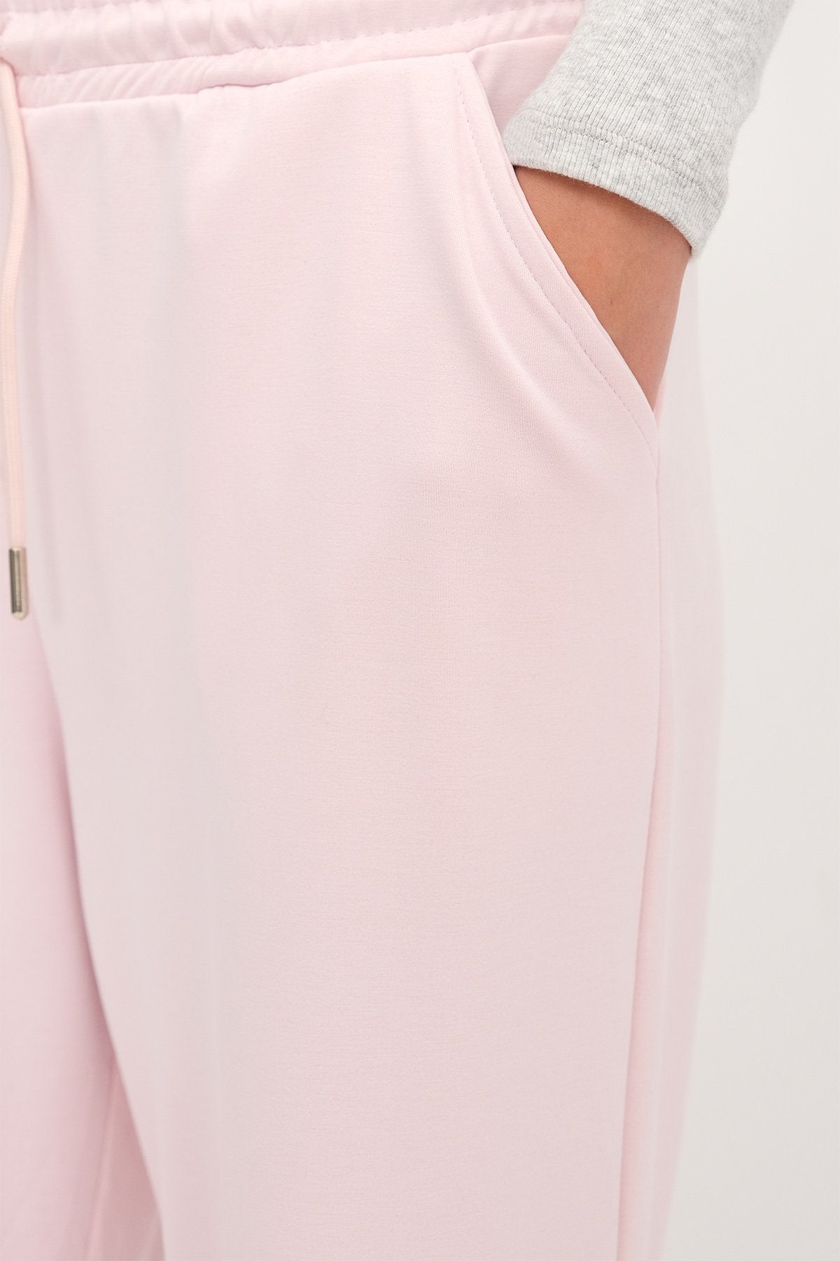 Lotus_Elastic-Waist-Modal-Sweatpants-addax