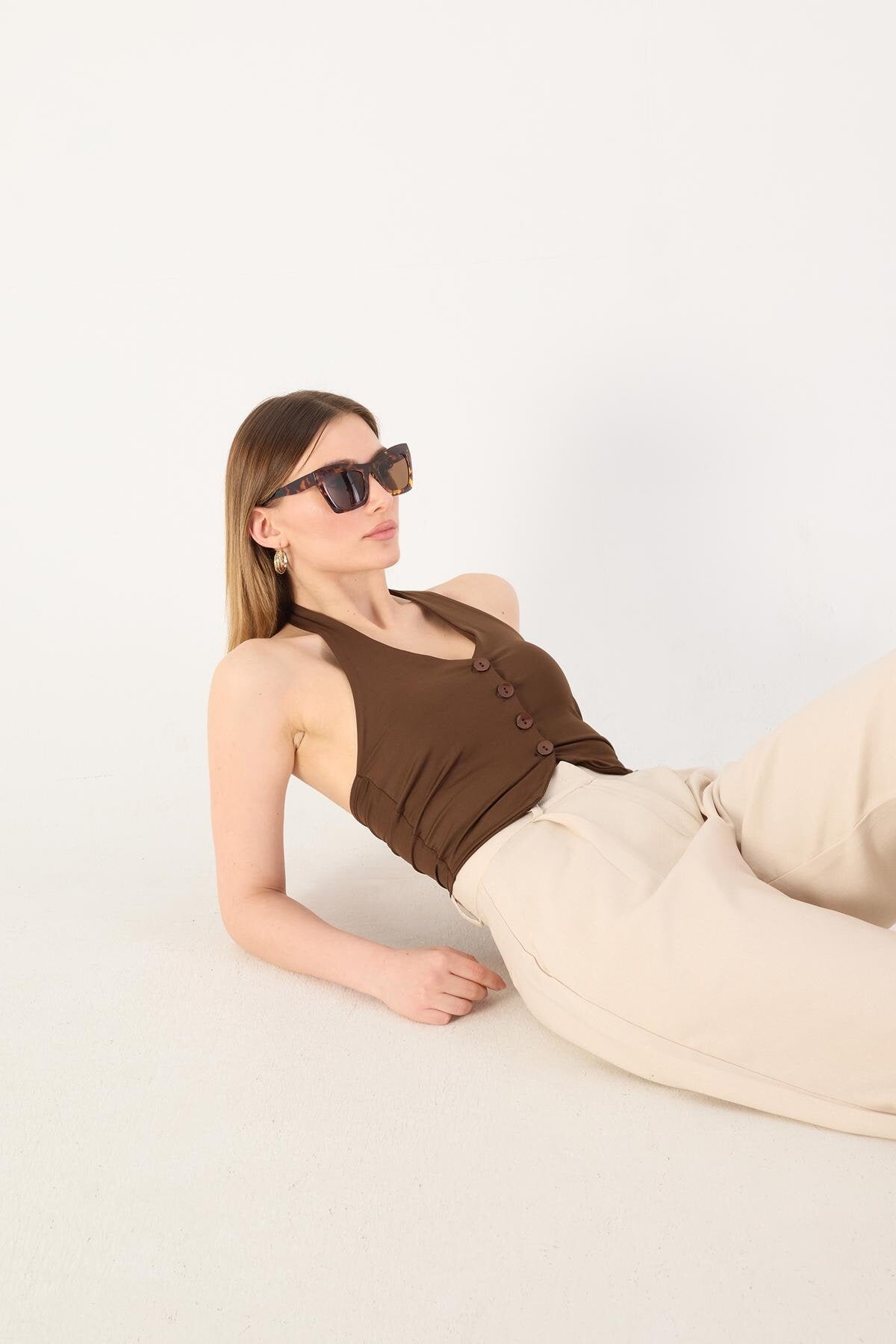 Bitter-Coffee_Neck-Buttoned-Vest-addax