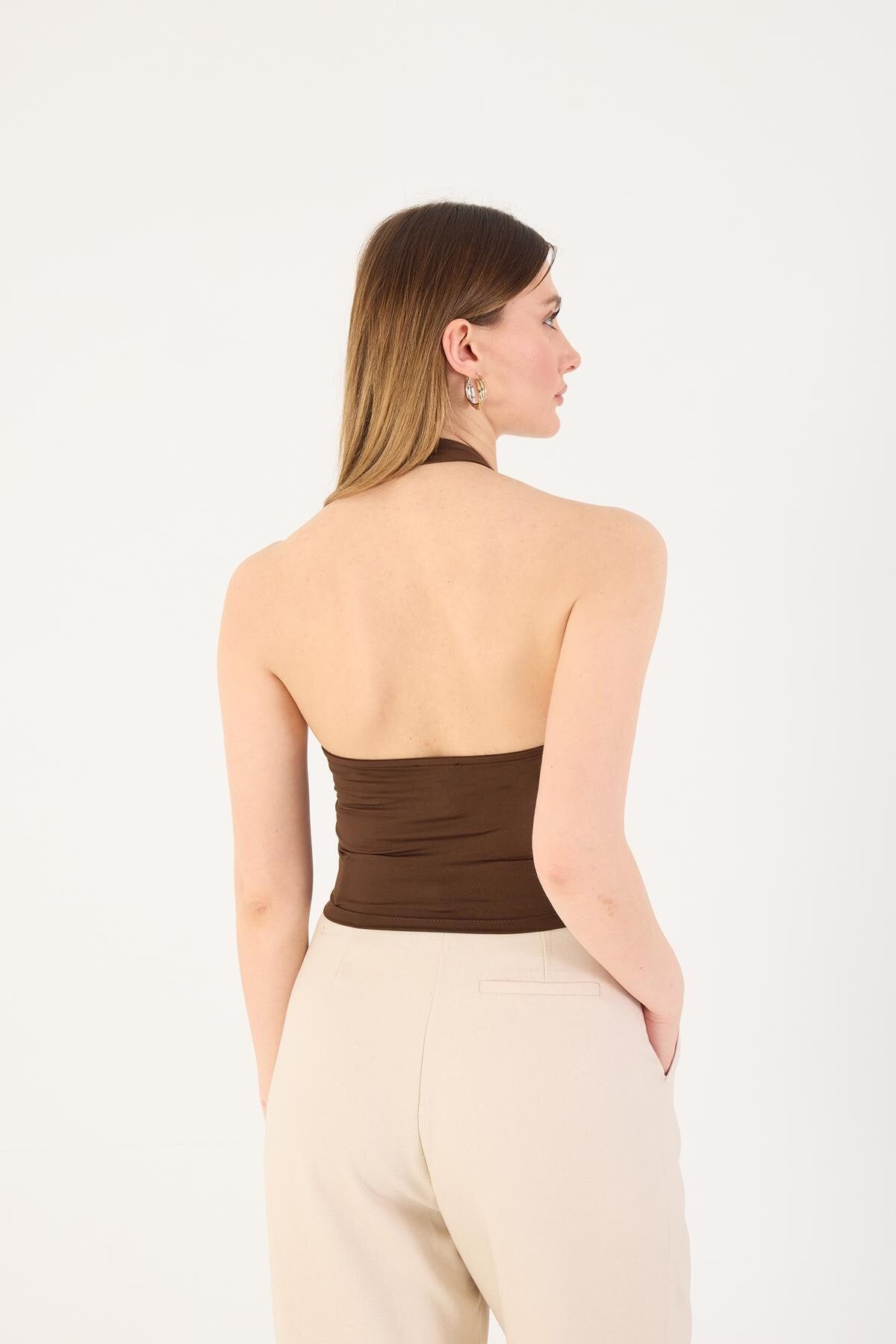 Bitter-Coffee_Neck-Buttoned-Vest-addax