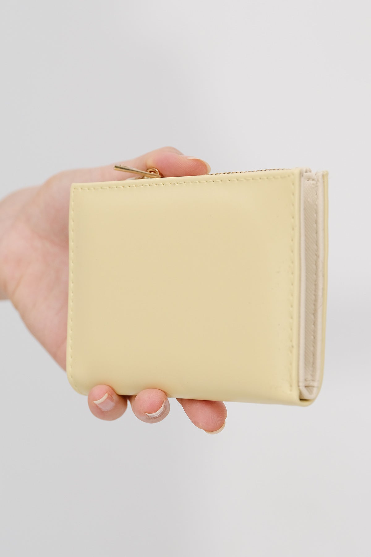 Light-Yellow_Wallet-addax