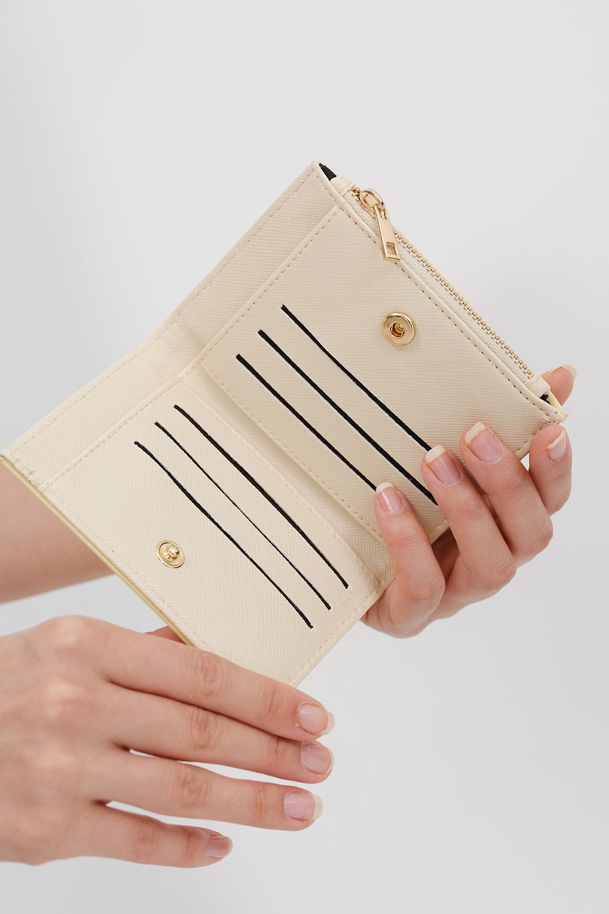 Light-Yellow_Wallet-addax