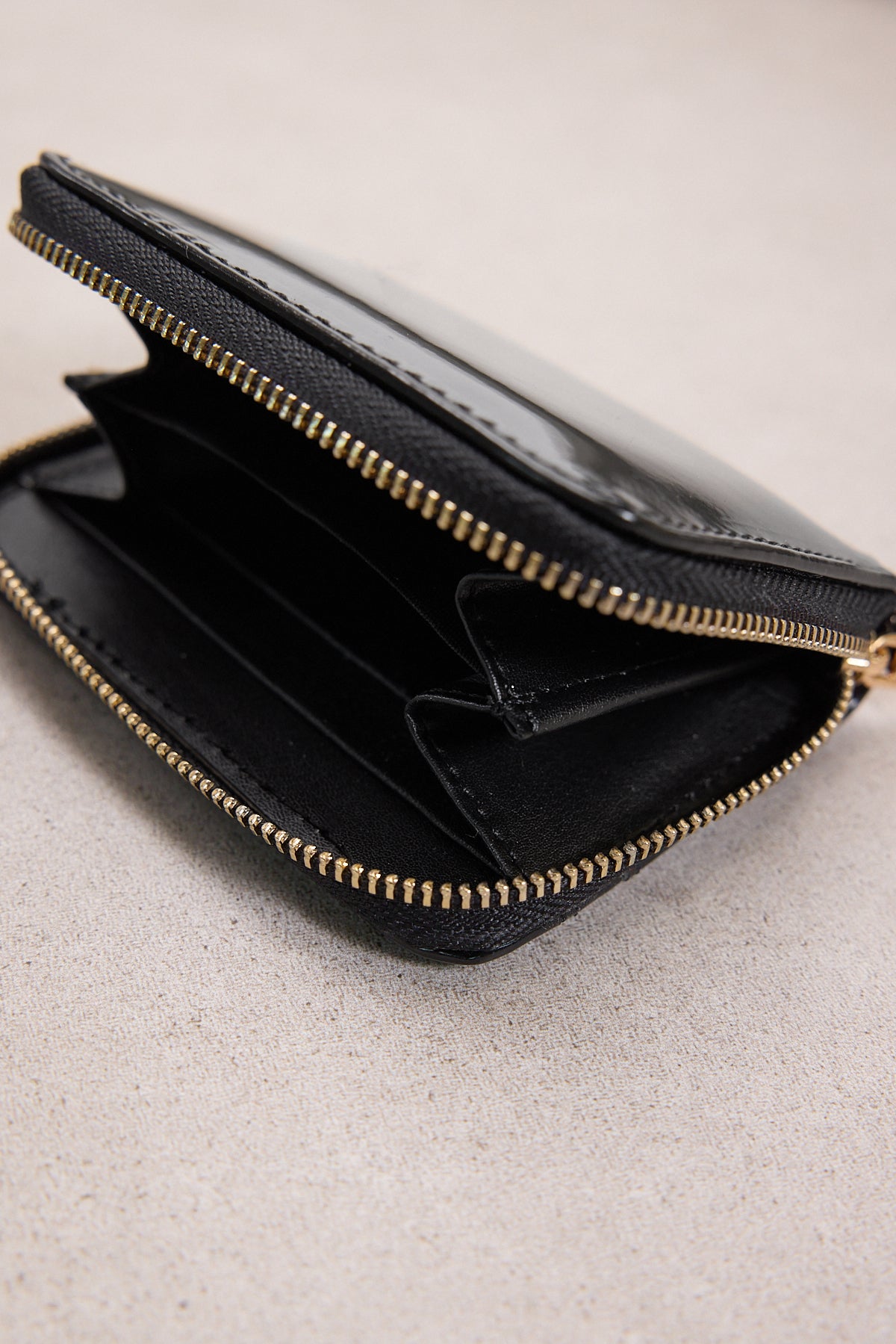 Black_Zip-Patent-Wallet-addax