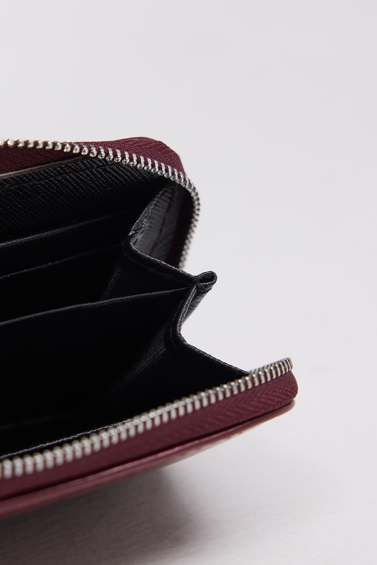 Burgundy_Zip-Patent-Wallet-addax