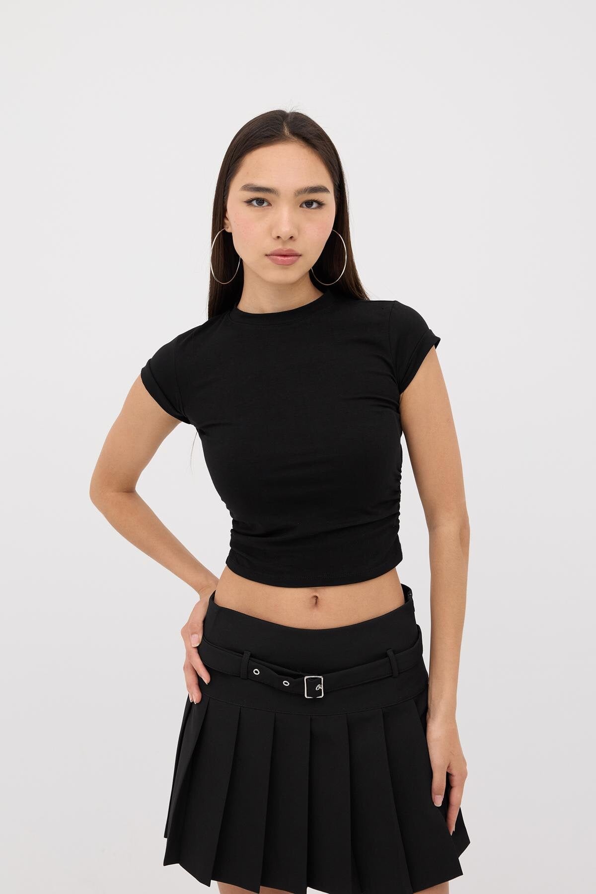 Black_Crew-Neck-Side-Gathered-Blouse-addax