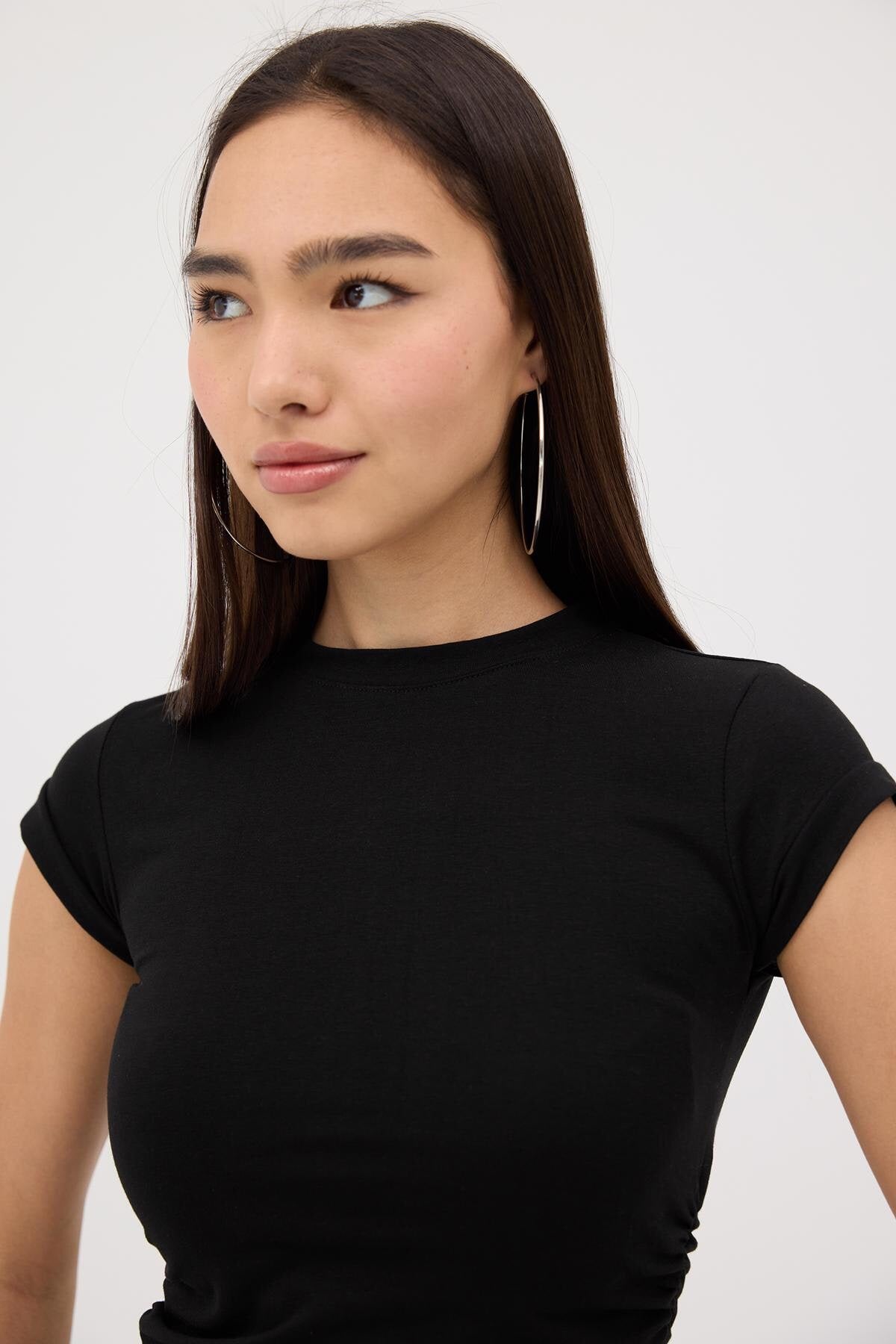 Black_Crew-Neck-Side-Gathered-Blouse-addax