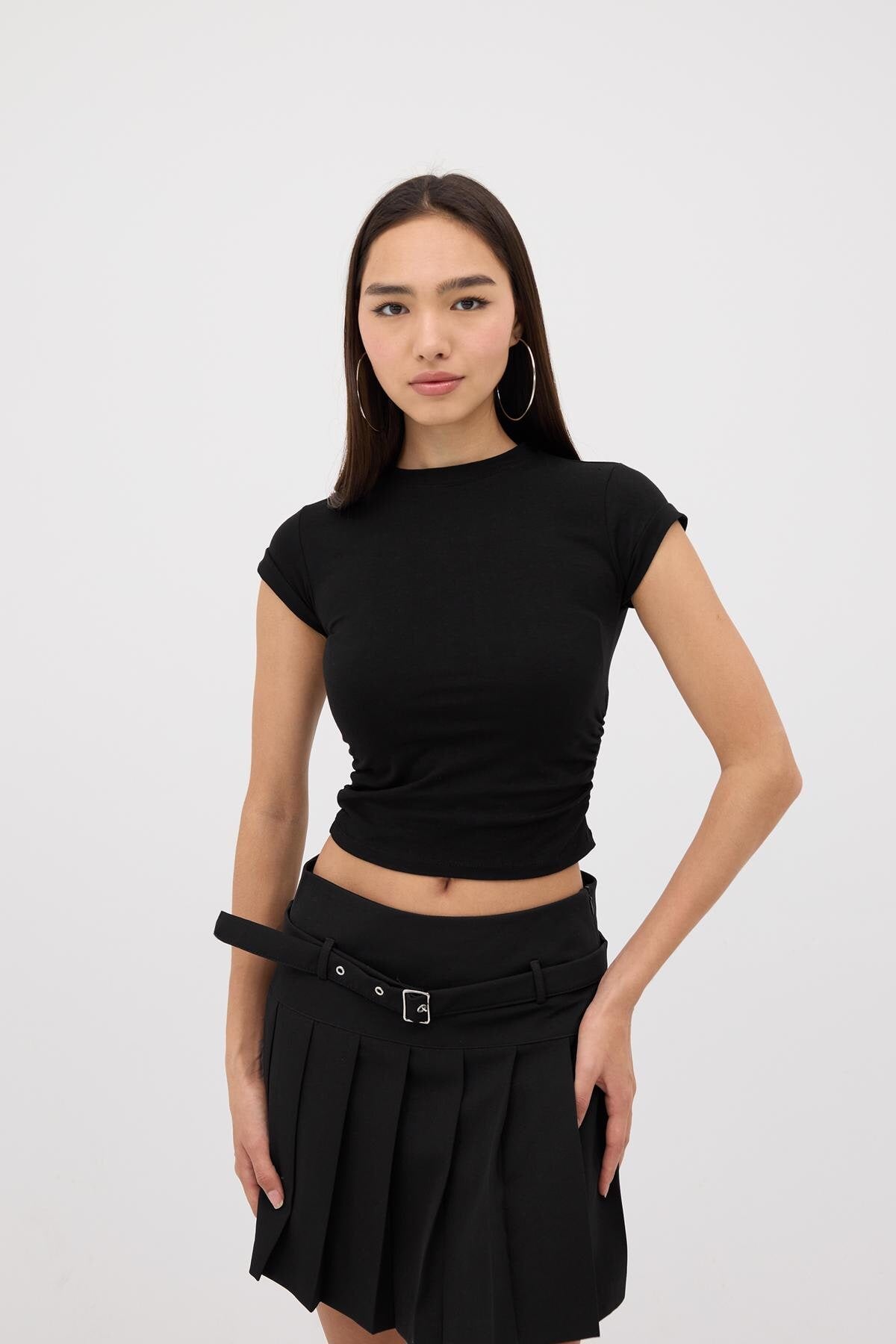Black_Crew-Neck-Side-Gathered-Blouse-addax