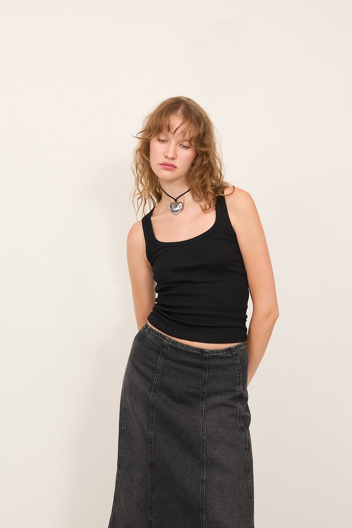 Black_U-Neck-Sleeveless-Tank-Top-addax