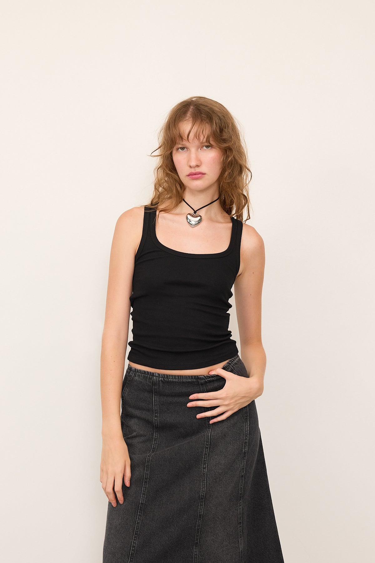 Black_U-Neck-Sleeveless-Tank-Top-addax