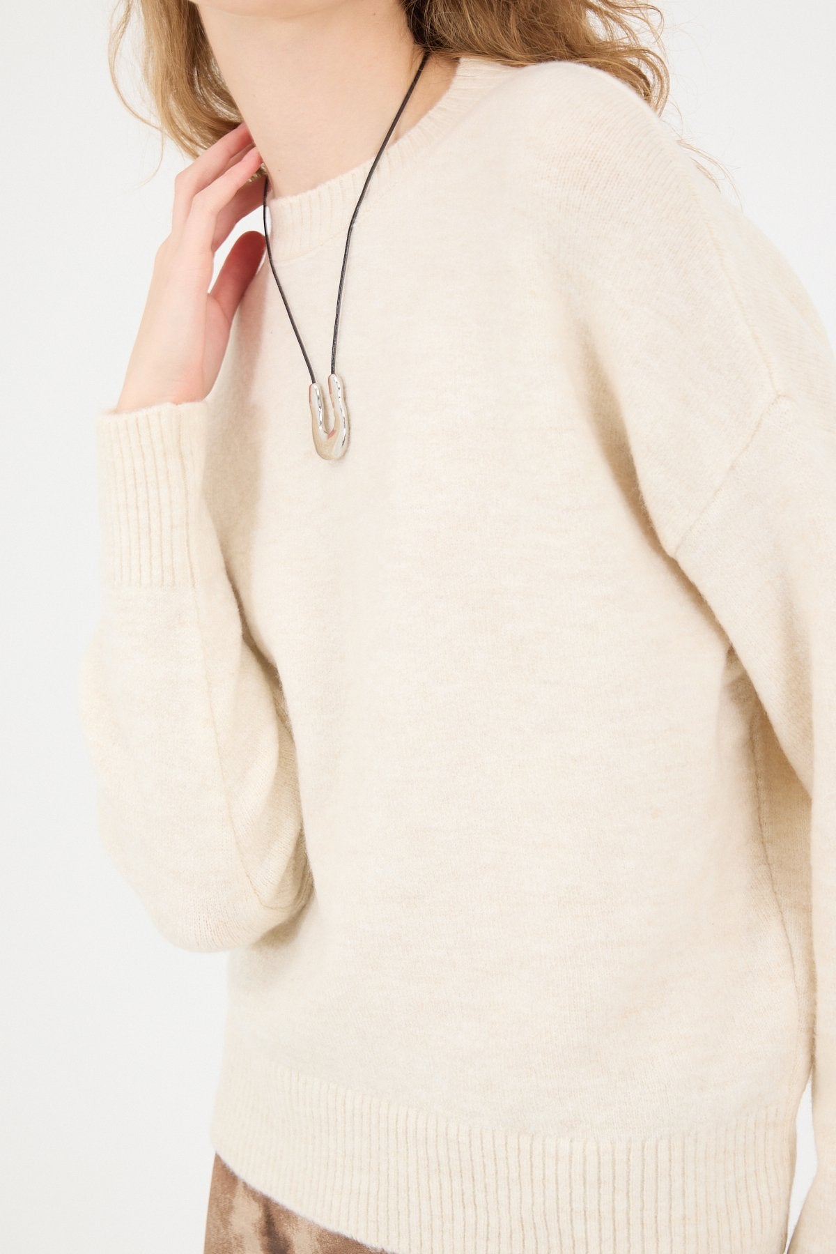 Beige_Crew-Neck-Long-Sleeve-Knitwear-Sweater-addax