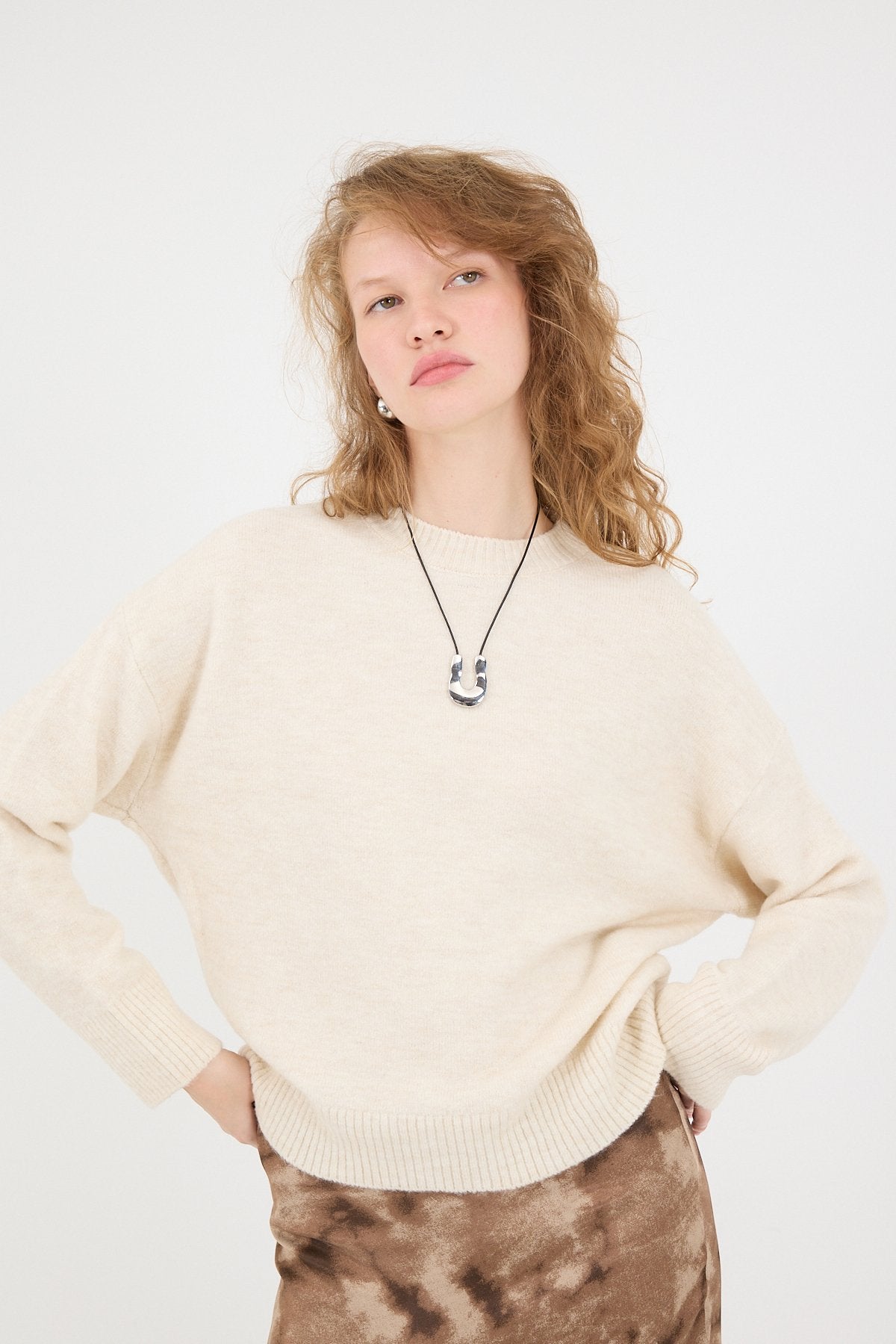 Beige_Crew-Neck-Long-Sleeve-Knitwear-Sweater-addax