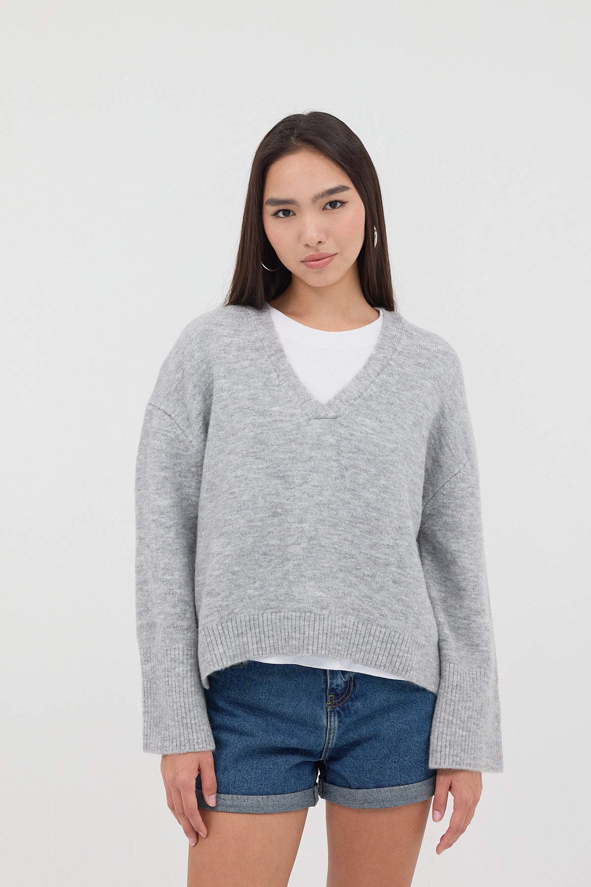 Grey_V-Neck-Knitwear-Sweater-addax