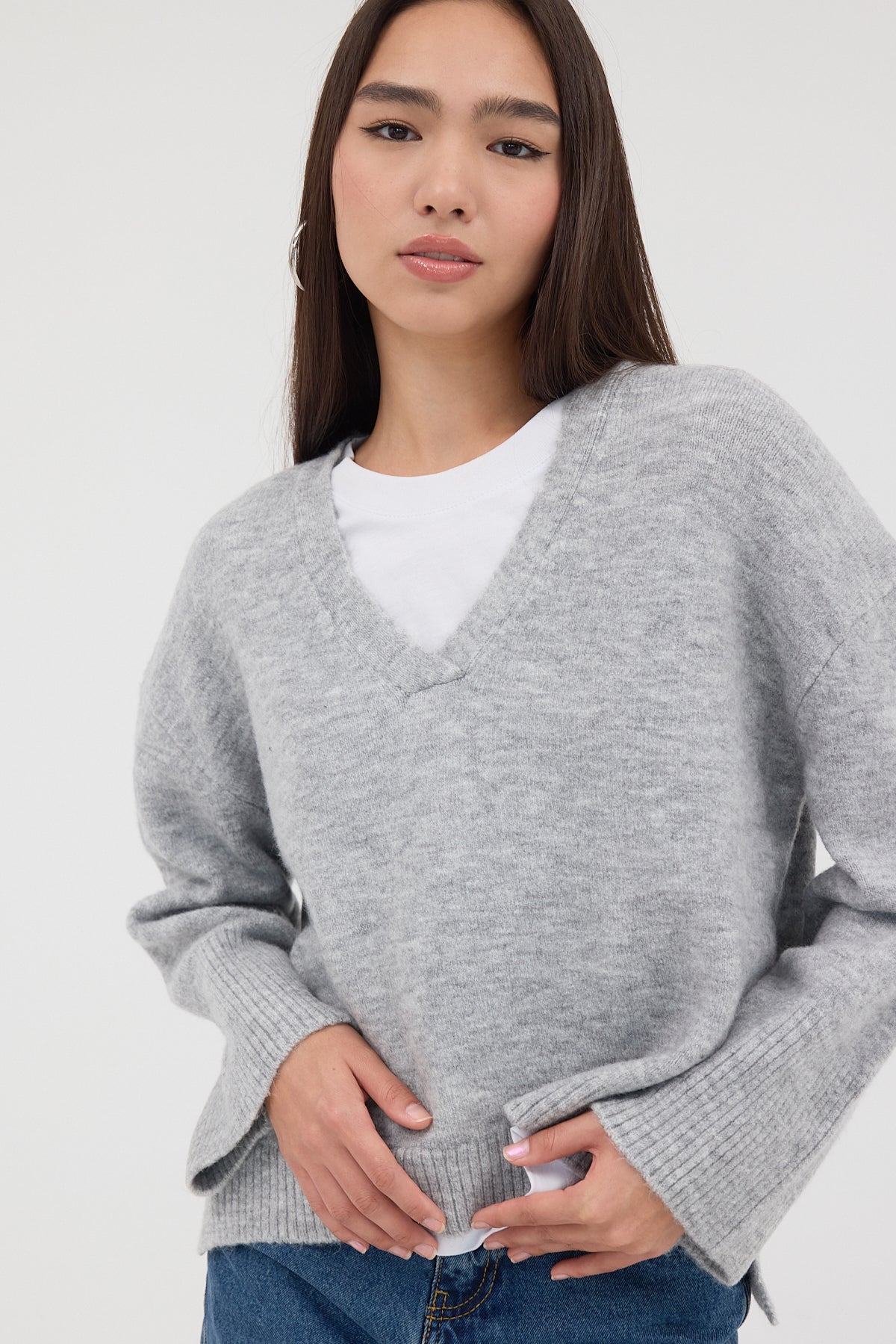 Grey_V-Neck-Knitwear-Sweater-addax