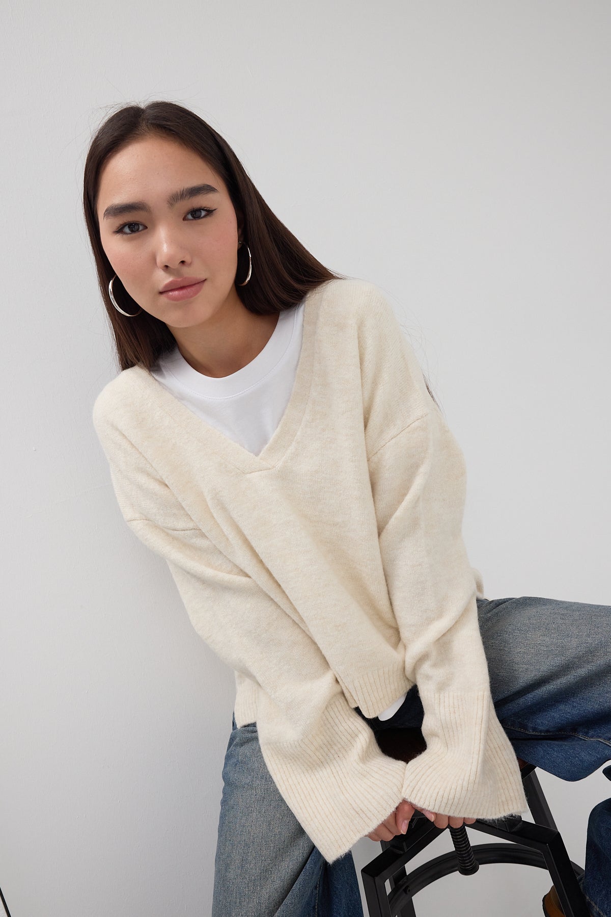Beige_V-Neck-Knitwear-Sweater-addax