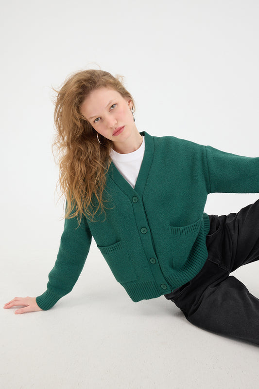 Green_Double-Pocket-Buttoned-Knitwear-Cardigan-addax