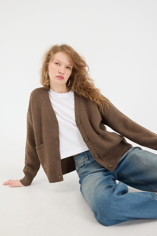 Brown_Double-Pocket-Buttoned-Knitwear-Cardigan-addax