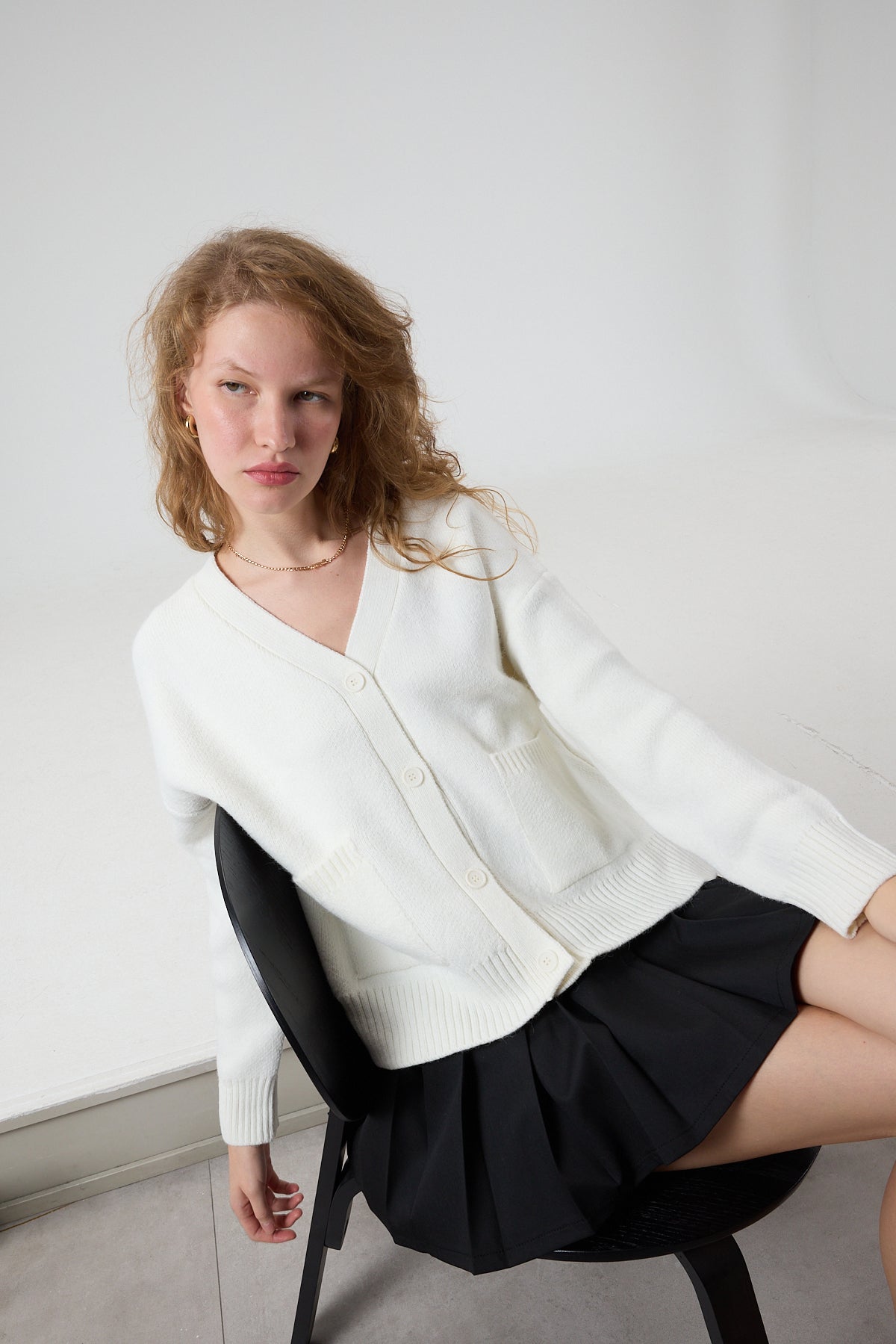 Ecru_Double-Pocket-Buttoned-Knitwear-Cardigan-addax