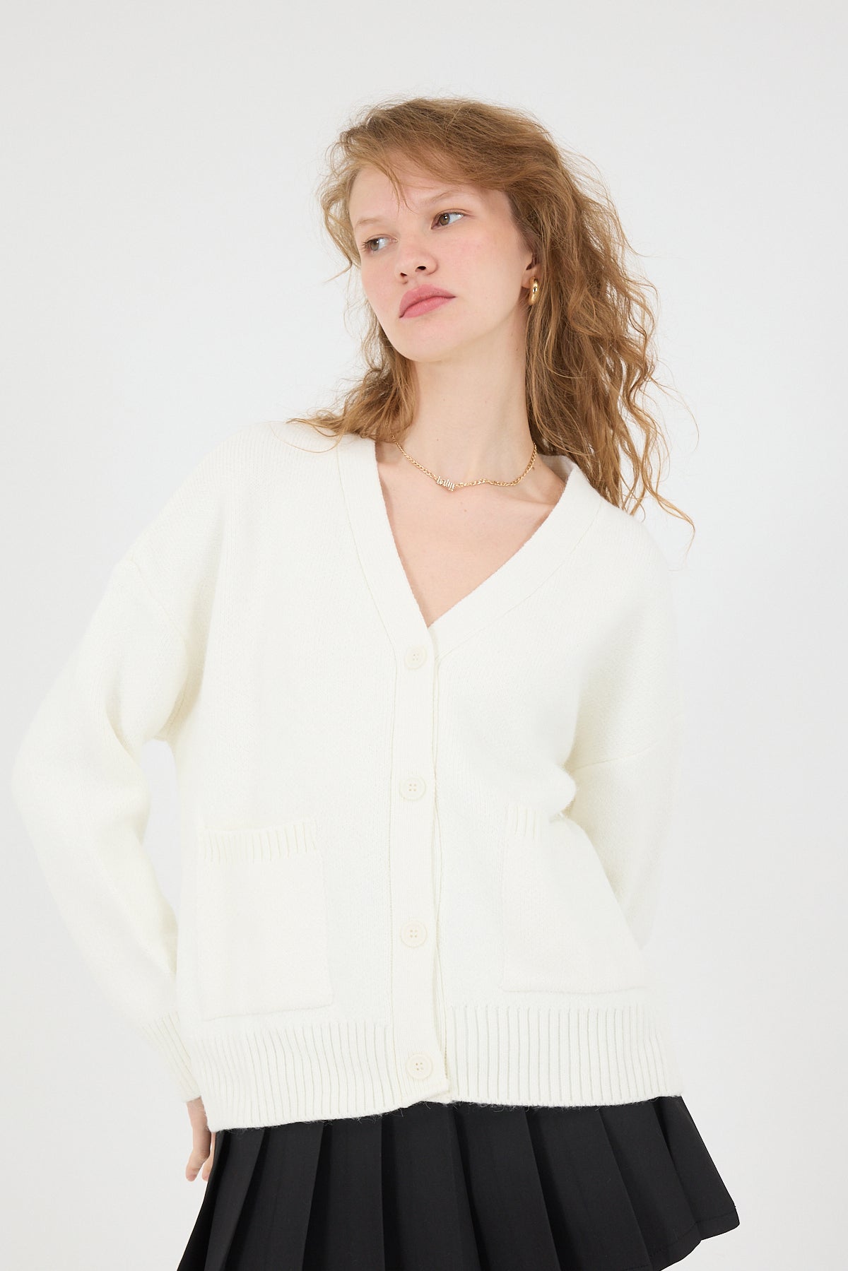 Ecru_Double-Pocket-Buttoned-Knitwear-Cardigan-addax