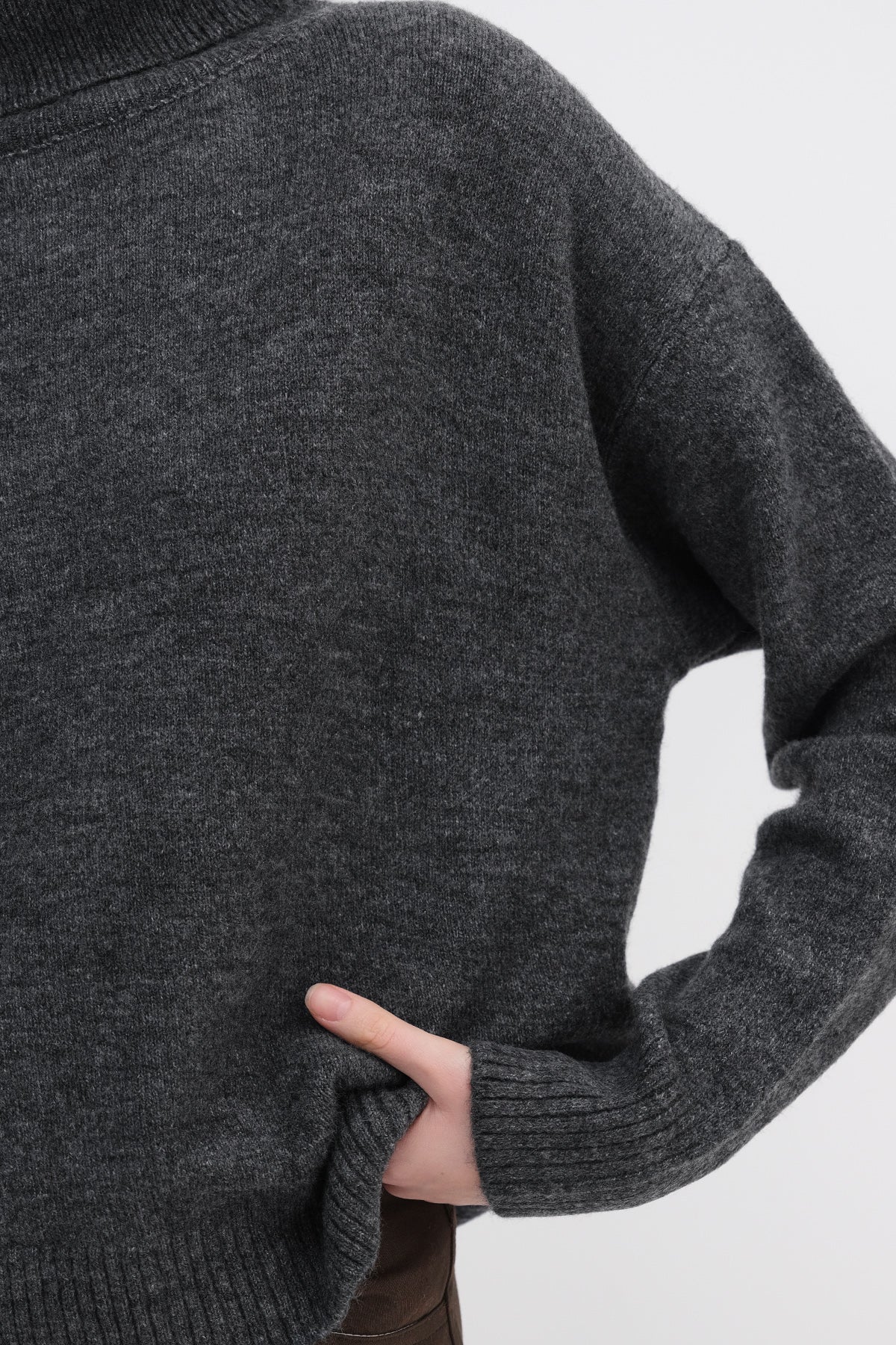 Charcoal_Turtleneck-Long-Sleeve-Knitwear-Sweater-addax