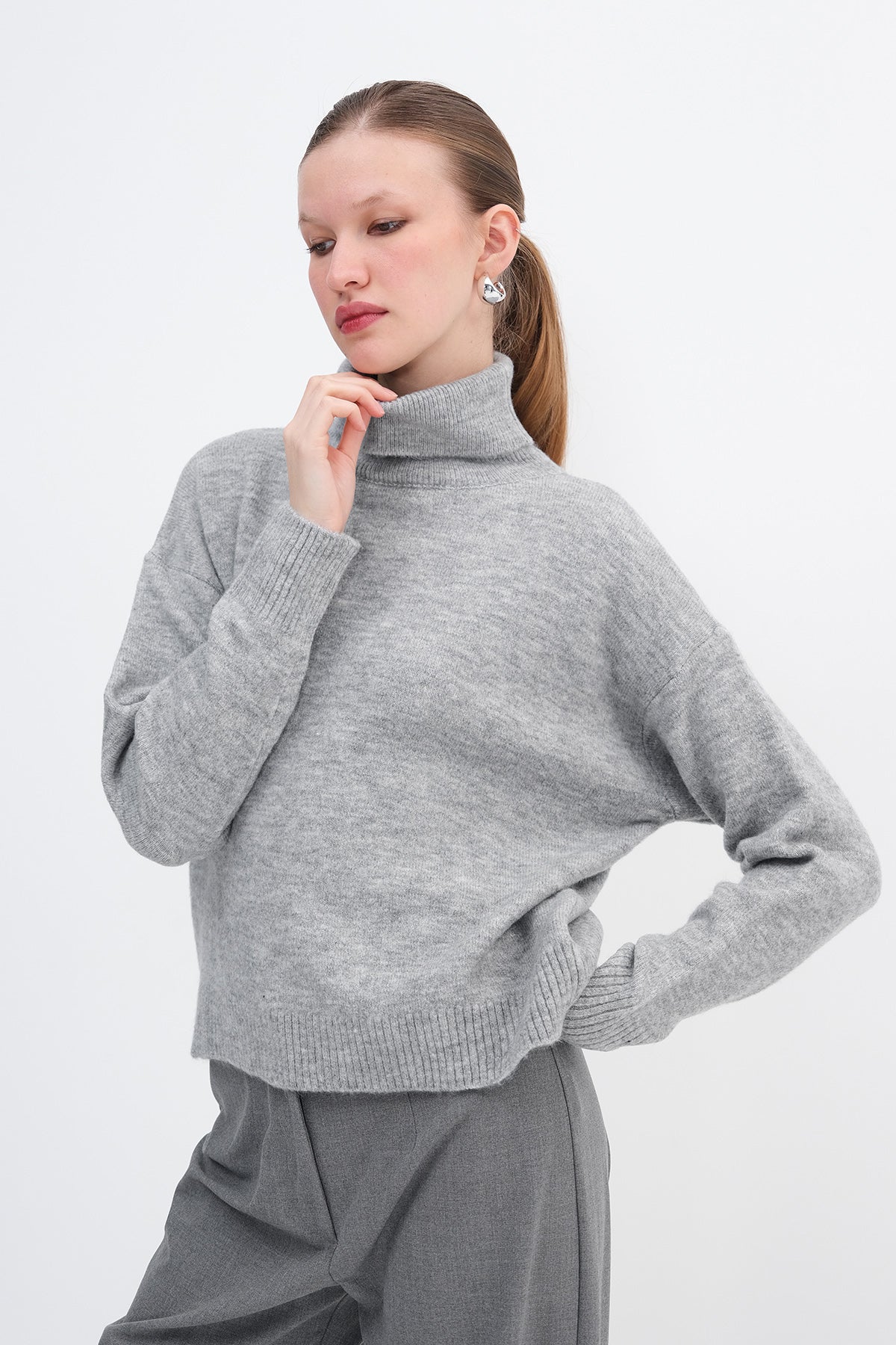 Grey_Turtleneck-Long-Sleeve-Knitwear-Sweater-addax