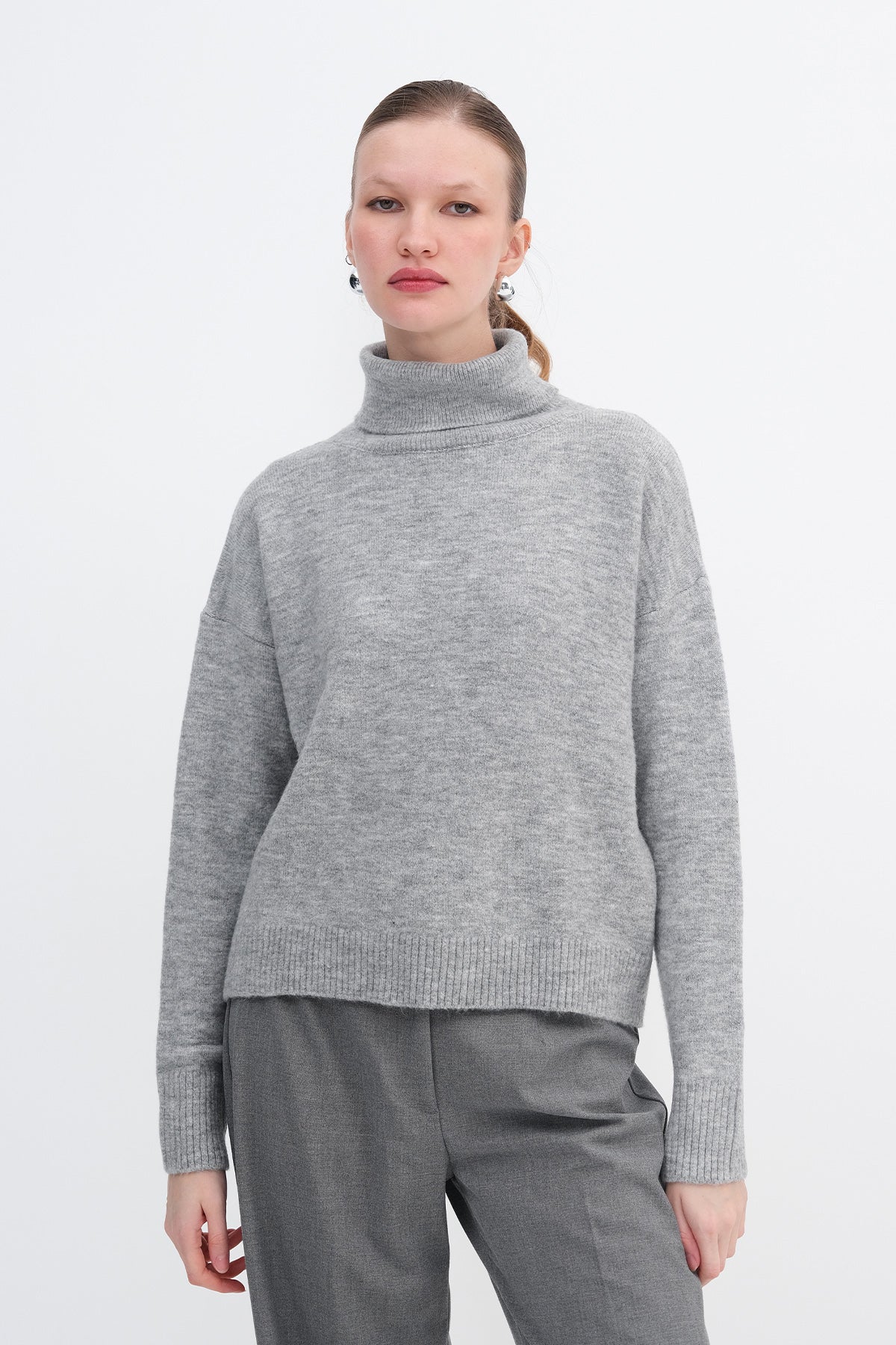 Grey_Turtleneck-Long-Sleeve-Knitwear-Sweater-addax