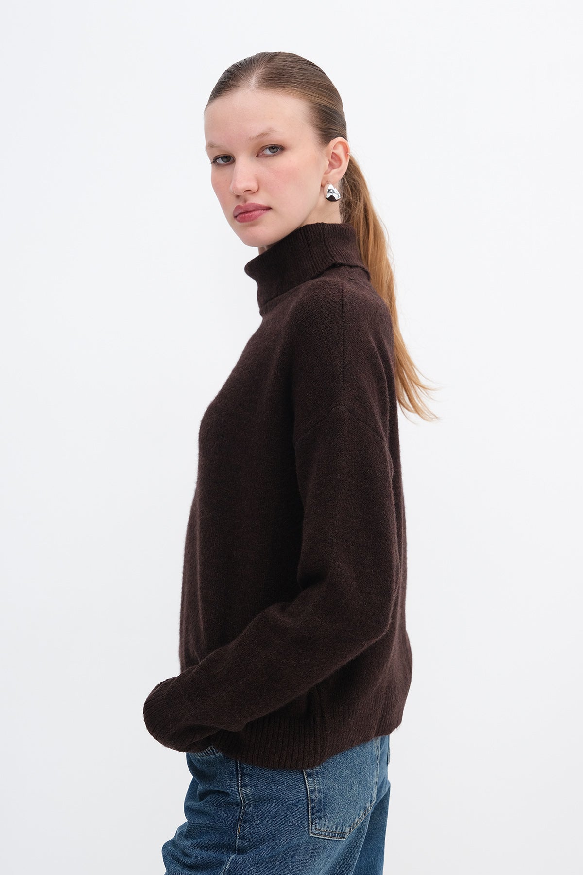 Bitter-Coffee_Turtleneck-Long-Sleeve-Knitwear-Sweater-addax