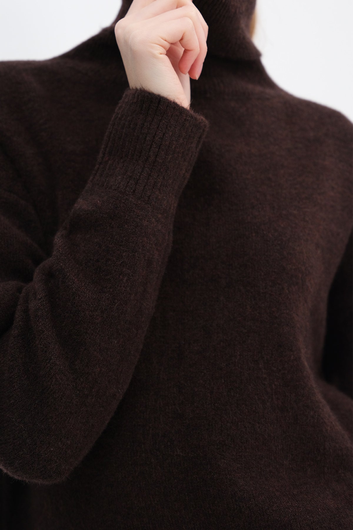 Bitter-Coffee_Turtleneck-Long-Sleeve-Knitwear-Sweater-addax