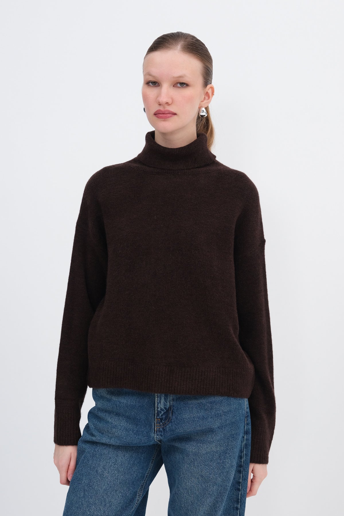 Bitter-Coffee_Turtleneck-Long-Sleeve-Knitwear-Sweater-addax