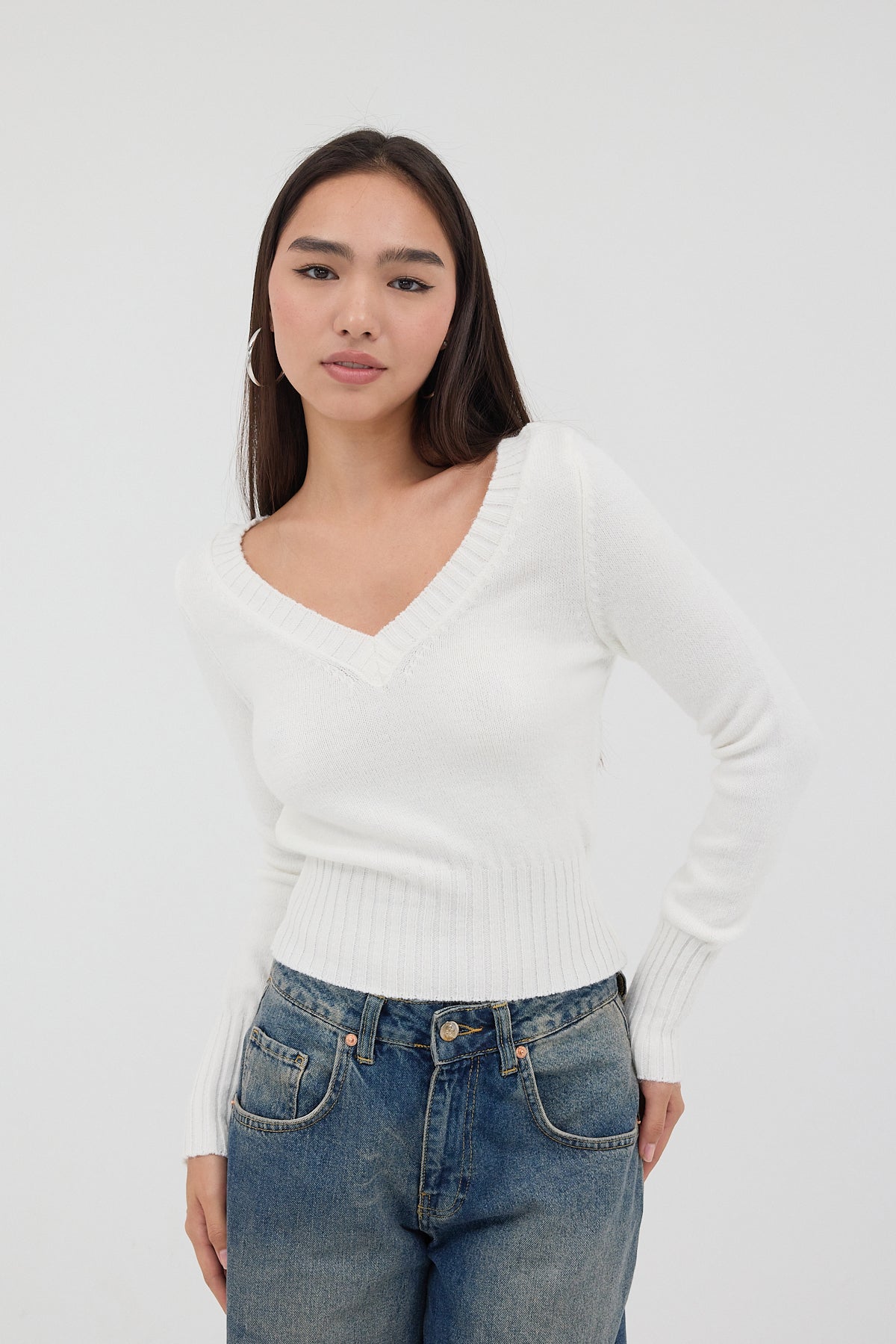 Ecru_Front-and-Back-V-Neck-Knitted-Sweater-addax